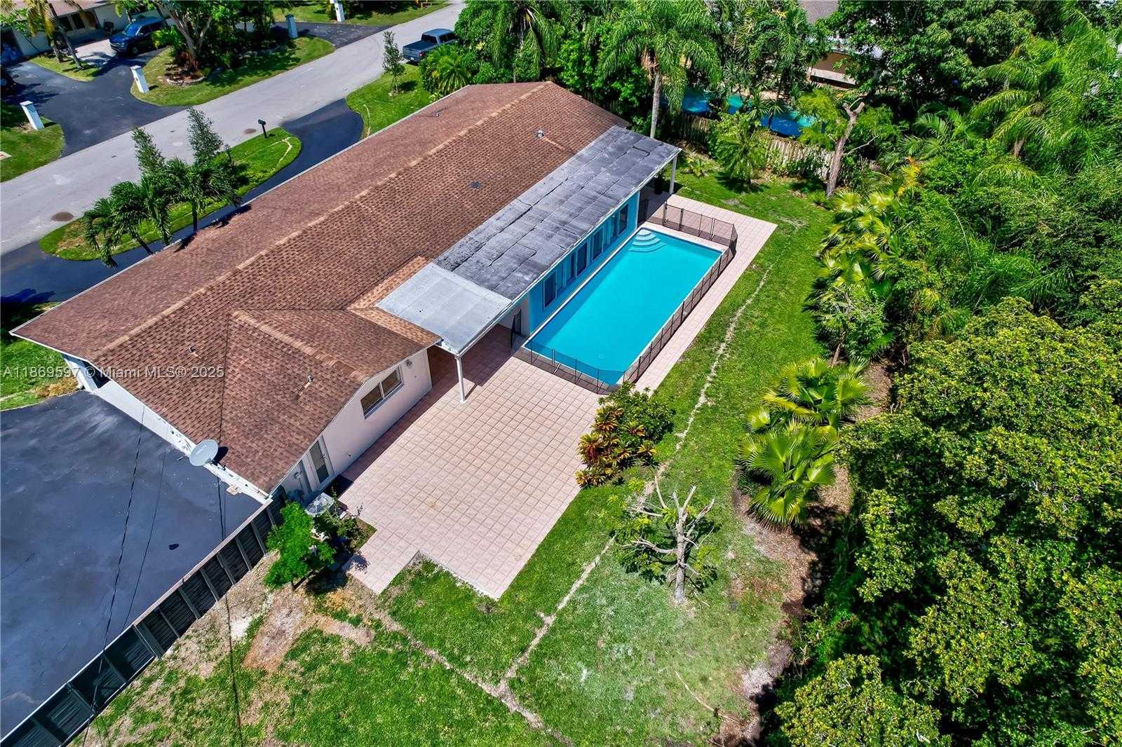 Small Image of 7550 SOUTH WEST 127TH ST, Pinecrest Number 21