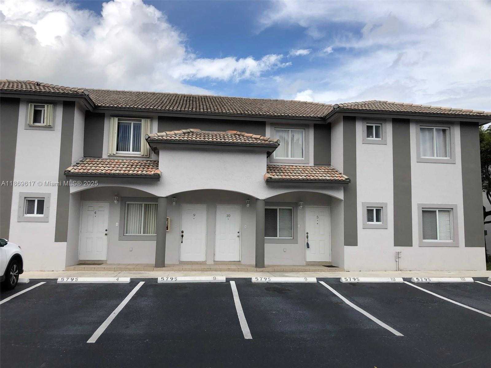 Small Image of 5795 NORTH WEST 109TH AVE #4, Doral Number 2