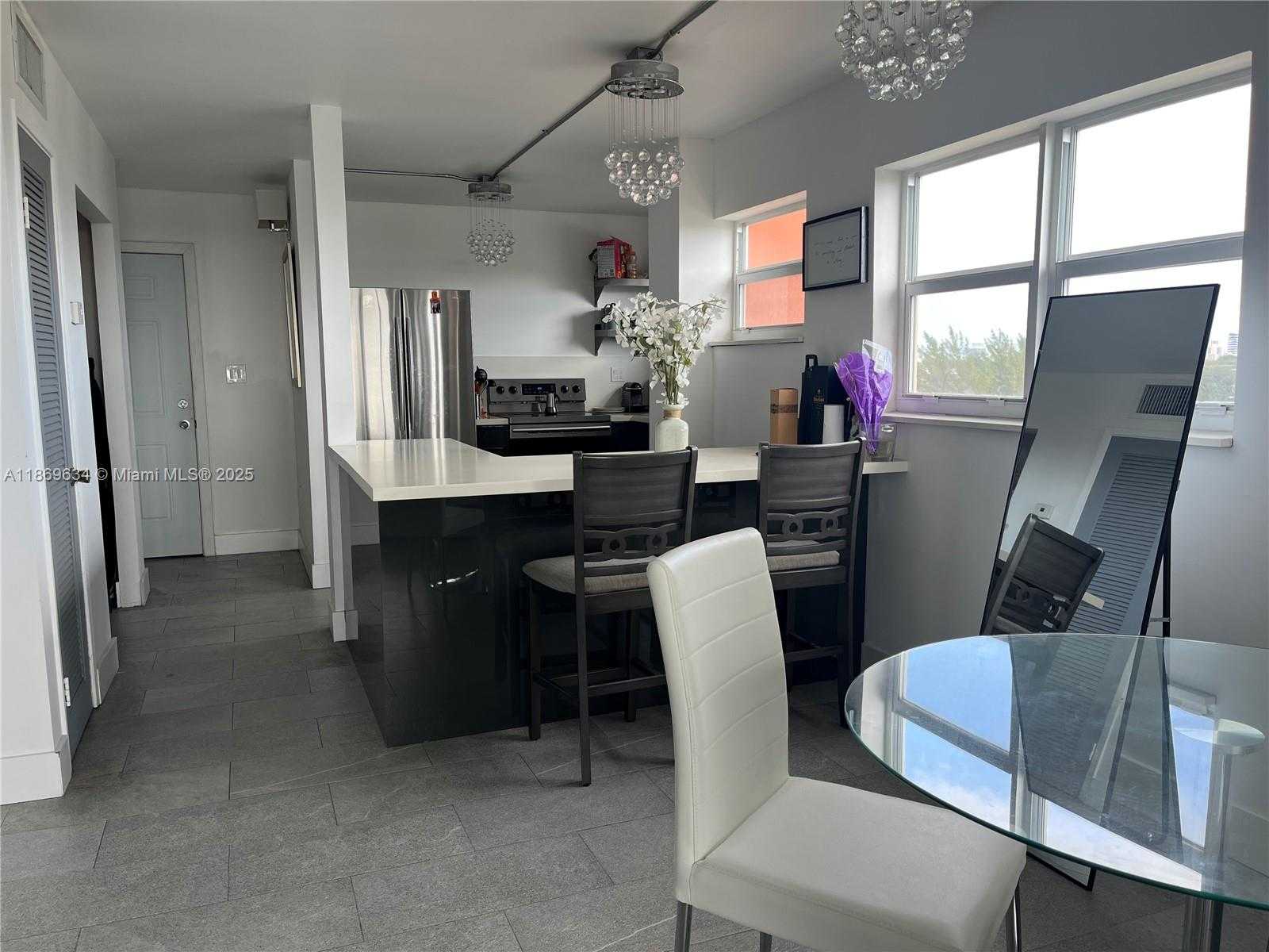 Small Image of 1750 NE 191st St, Miami, FL 33179, USA Number 4
