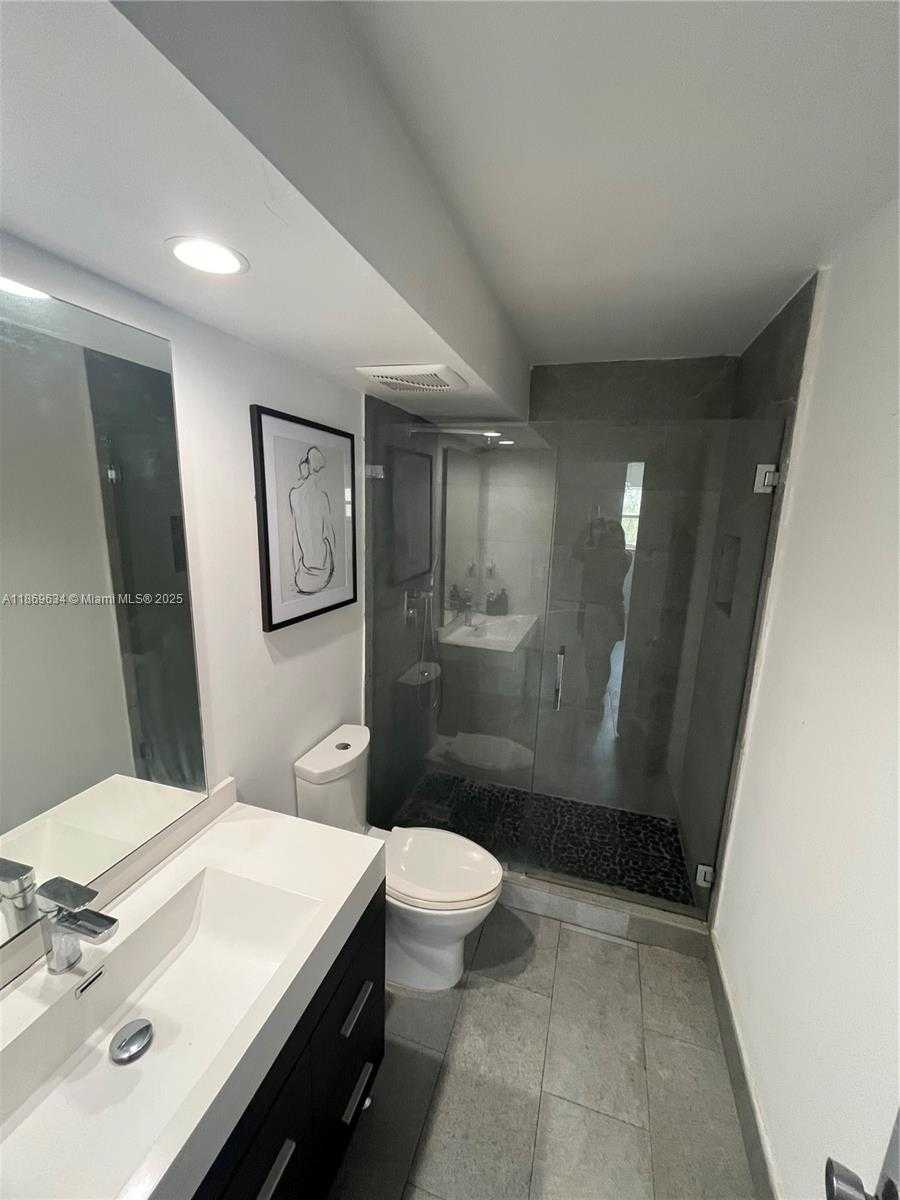 Small Image of 1750 NE 191st St, Miami, FL 33179, USA Number 6