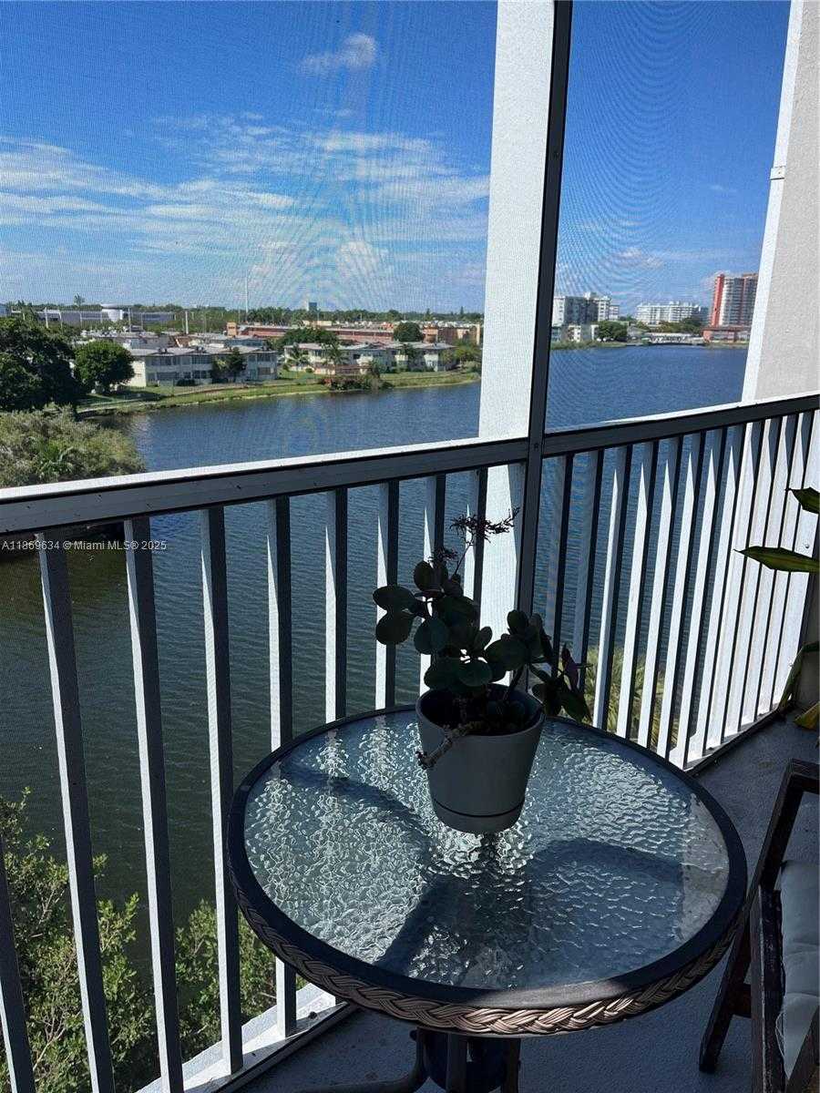 Small Image of 1750 NE 191st St, Miami, FL 33179, USA Number 8
