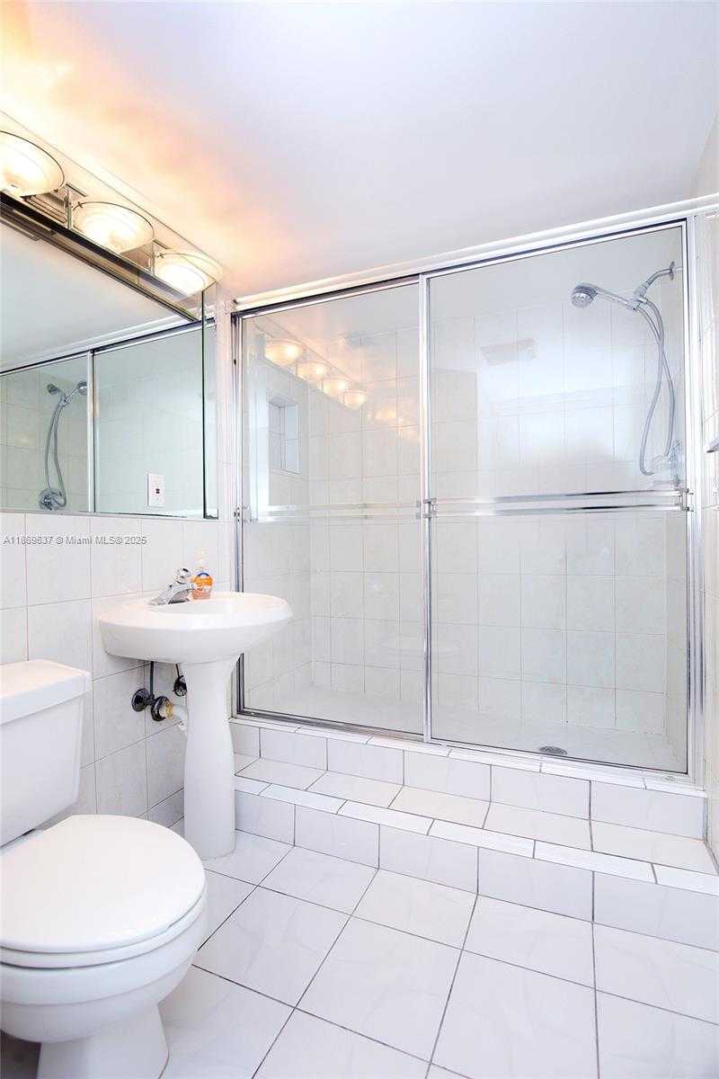 Small Image of 2555 COLLINS AVE #1804, Miami Beach Number 11
