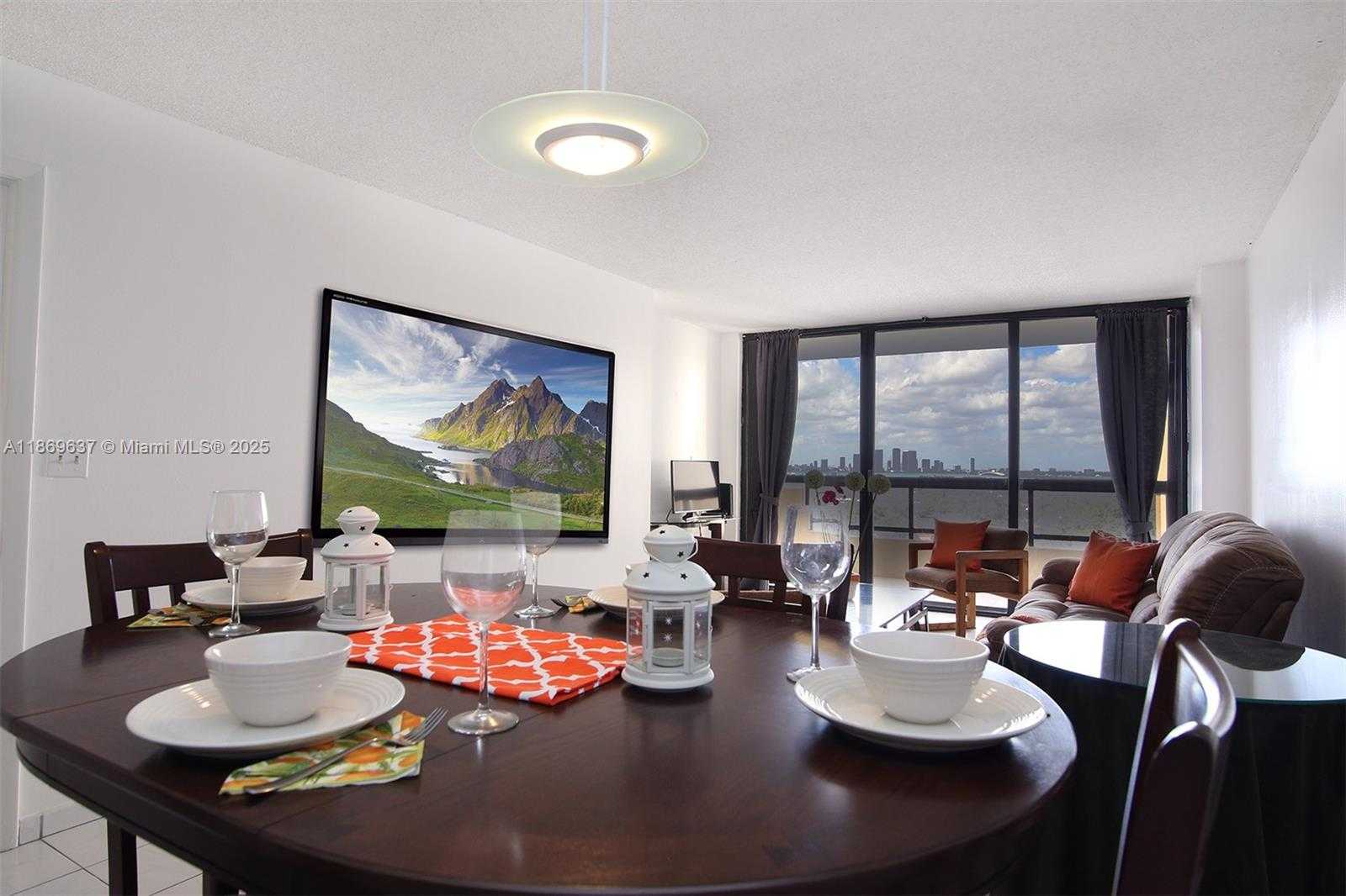 Small Image of 2555 COLLINS AVE #1804, Miami Beach Number 2