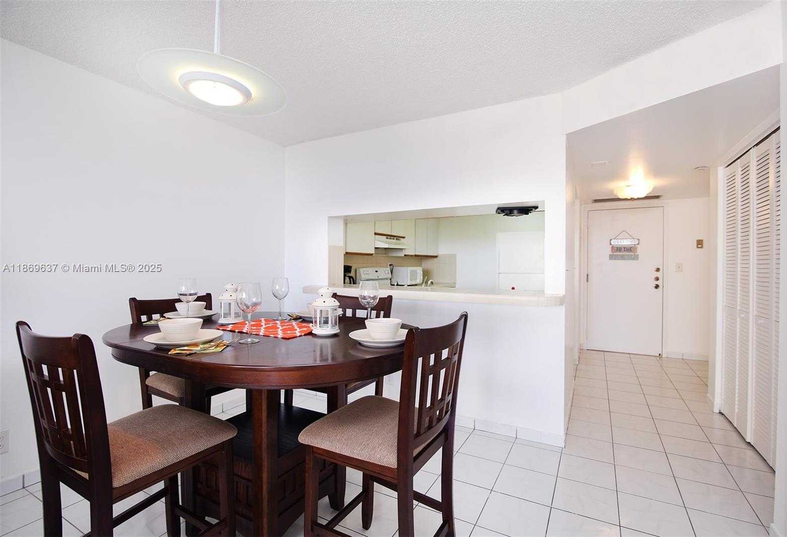 Small Image of 2555 COLLINS AVE #1804, Miami Beach Number 4