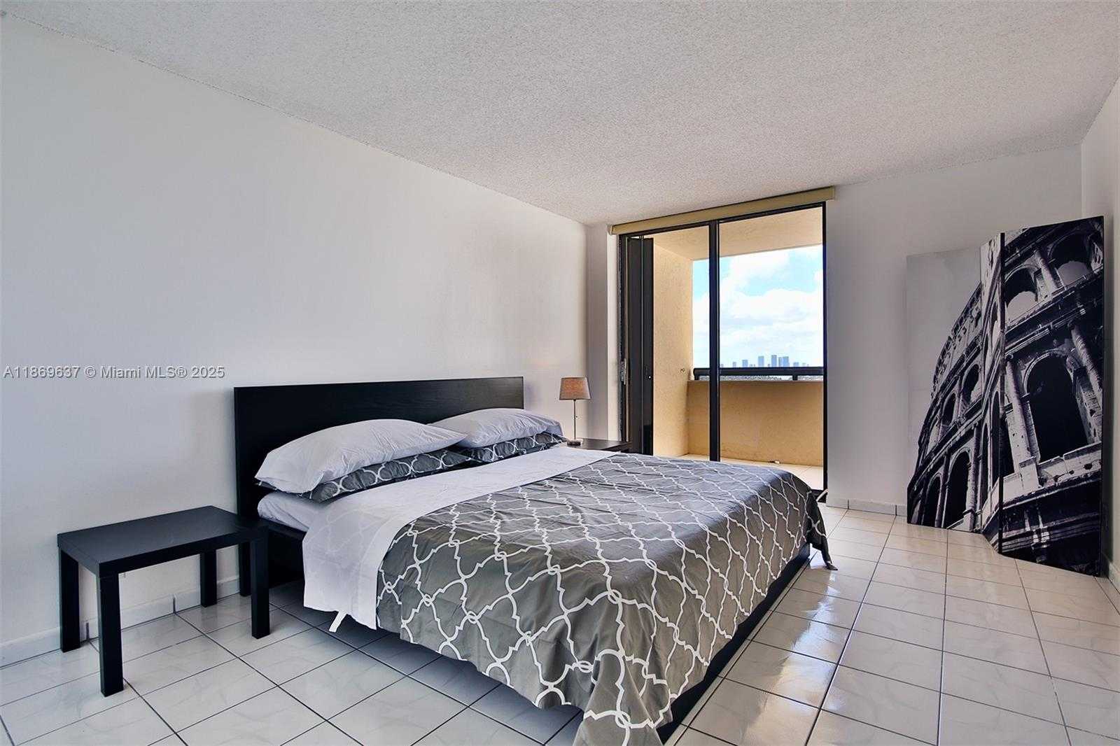 Small Image of 2555 COLLINS AVE #1804, Miami Beach Number 7