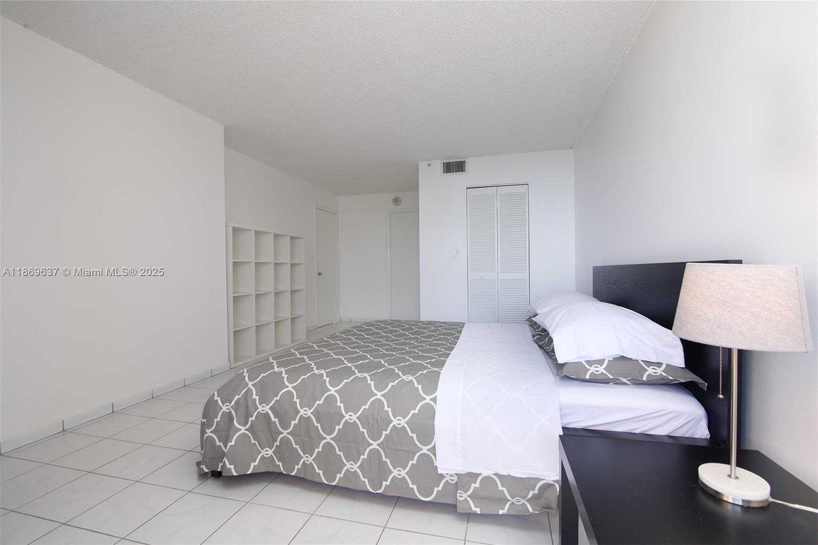 Small Image of 2555 COLLINS AVE #1804, Miami Beach Number 9