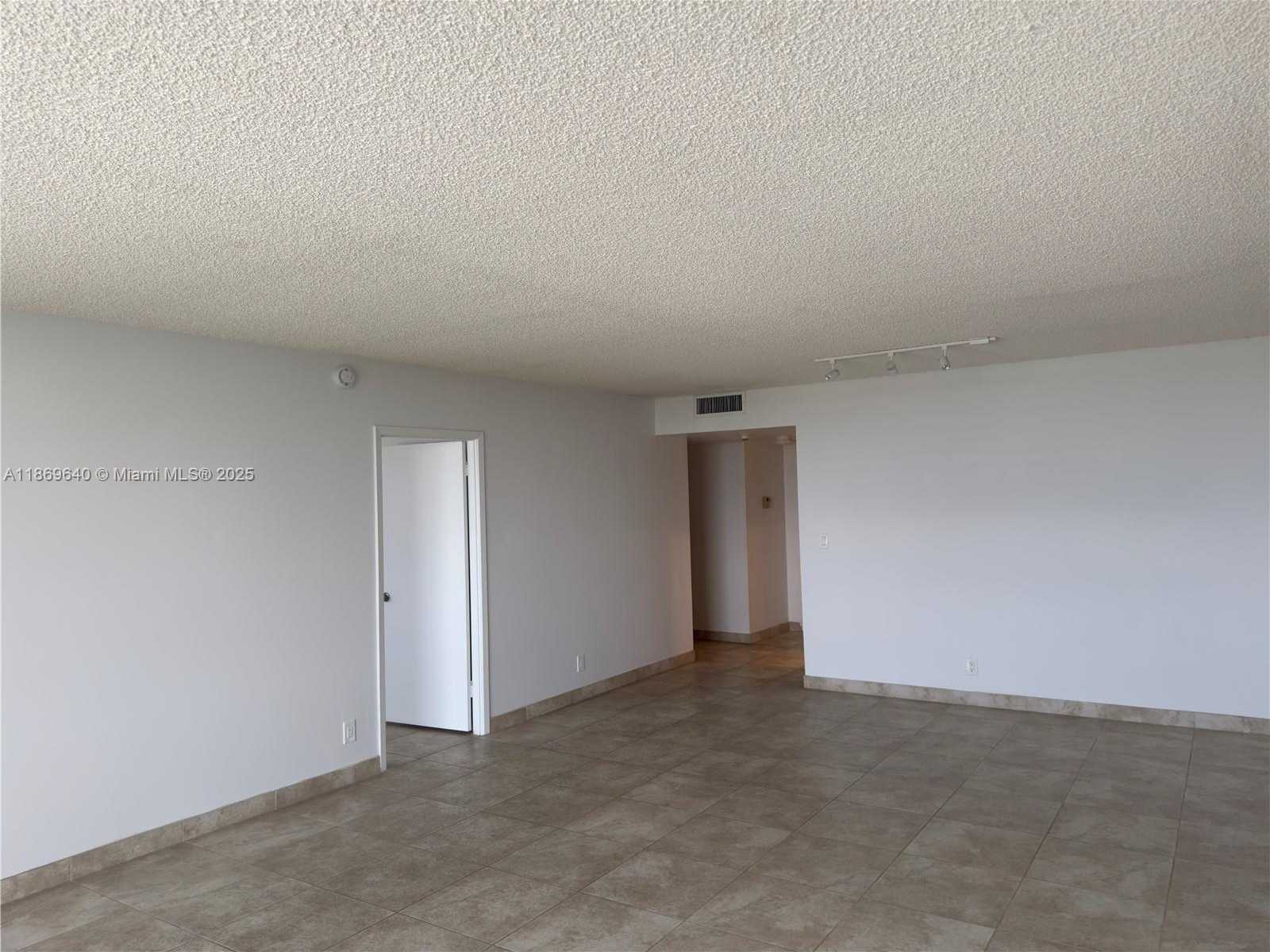 Small Image of 2500 PARKVIEW DR #1909, Hallandale Beach Number 3