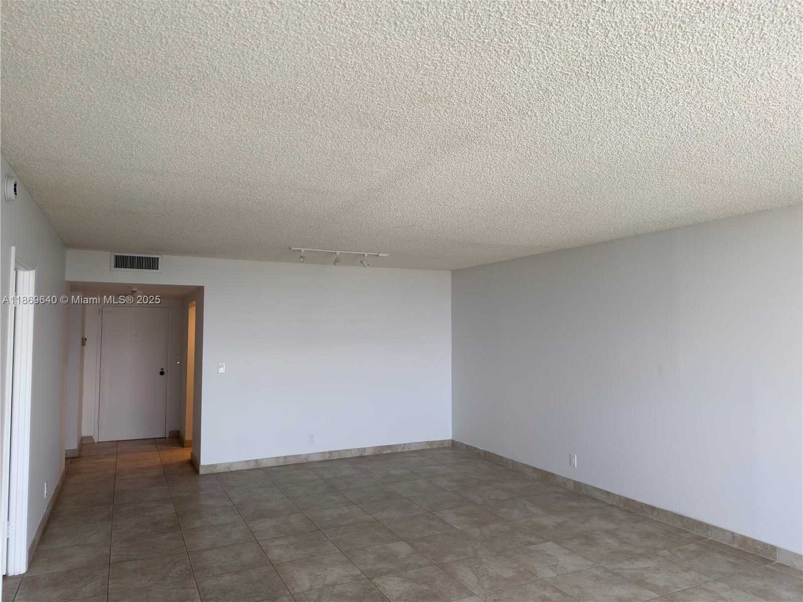 Small Image of 2500 PARKVIEW DR #1909, Hallandale Beach Number 4