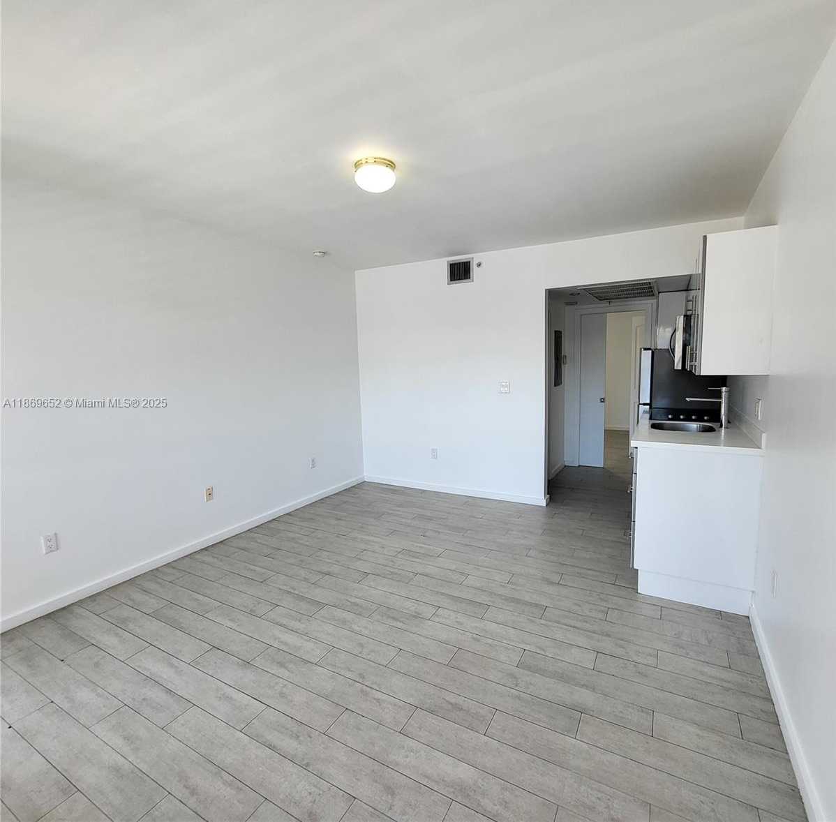 Small Image of 1601 MERIDIAN AVE #209, Miami Beach Number 12