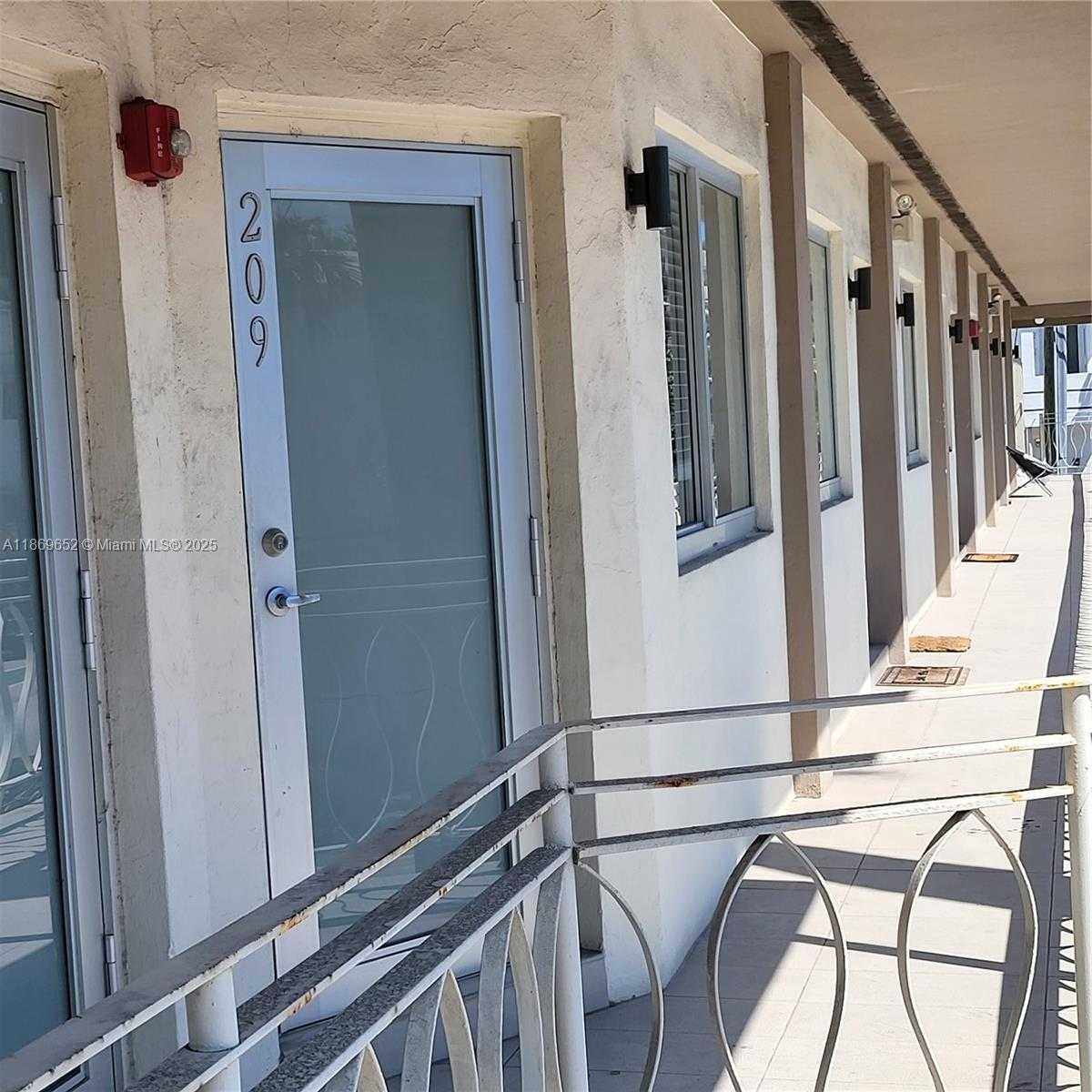 Small Image of 1601 MERIDIAN AVE #209, Miami Beach Number 13