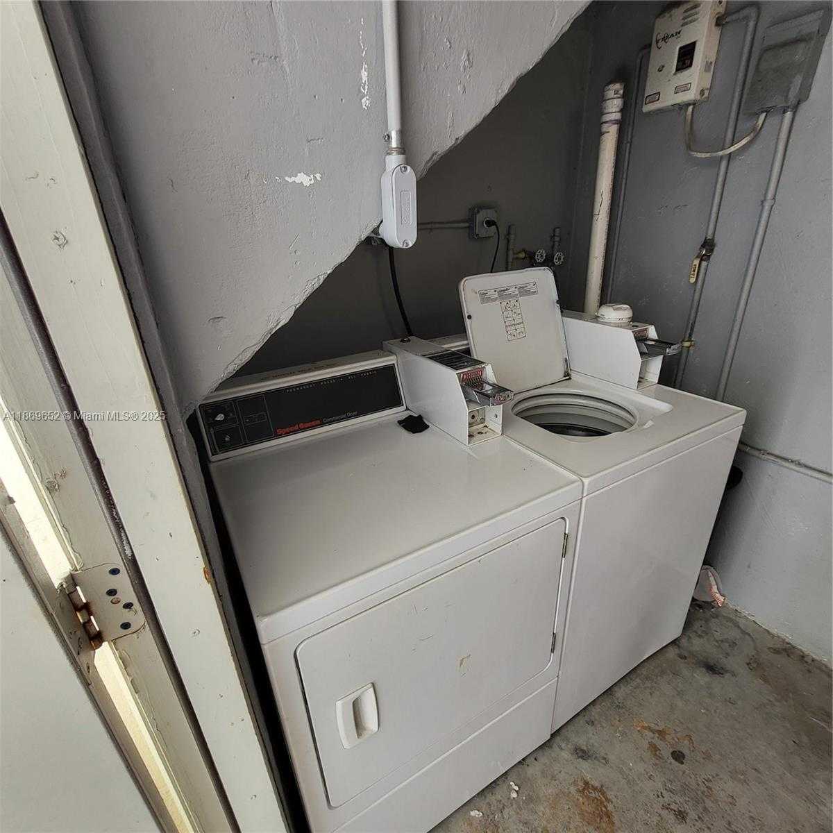 Small Image of 1601 MERIDIAN AVE #209, Miami Beach Number 20