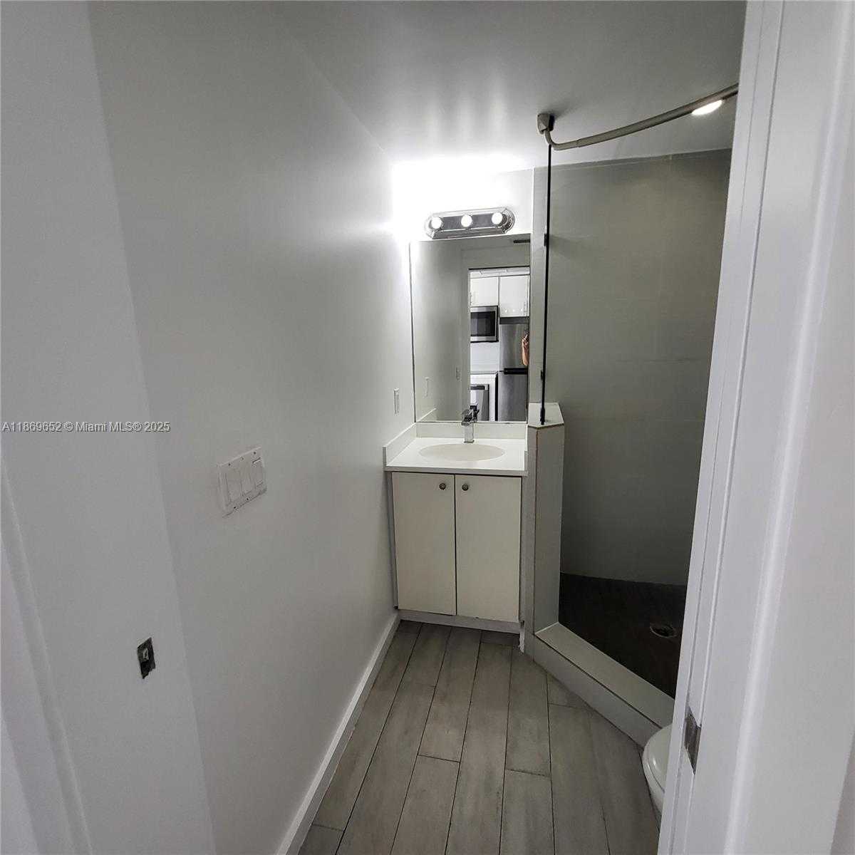 Small Image of 1601 MERIDIAN AVE #209, Miami Beach Number 6