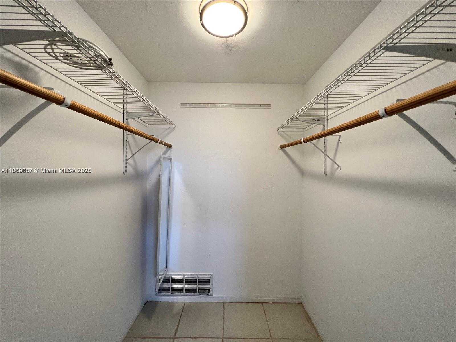 Small Image of 5300 HOLLYWOOD #10, Hollywood Number 11