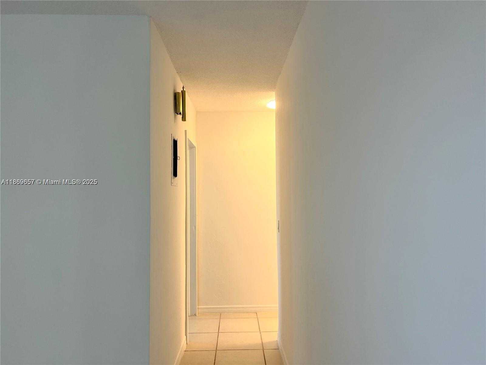 Small Image of 5300 HOLLYWOOD #10, Hollywood Number 8