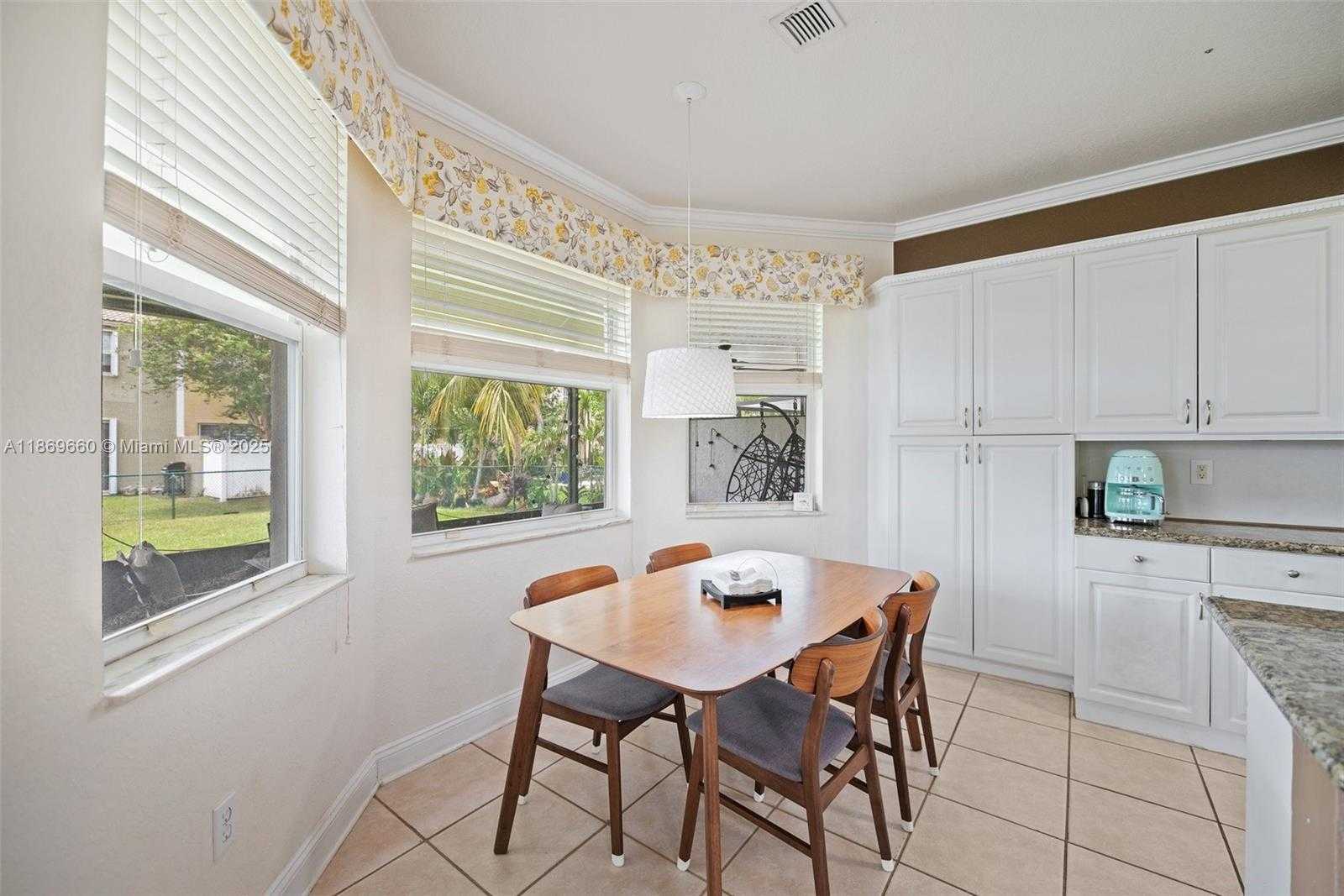 Small Image of 15376 NORTH WEST 14TH MNR, Pembroke Pines Number 16
