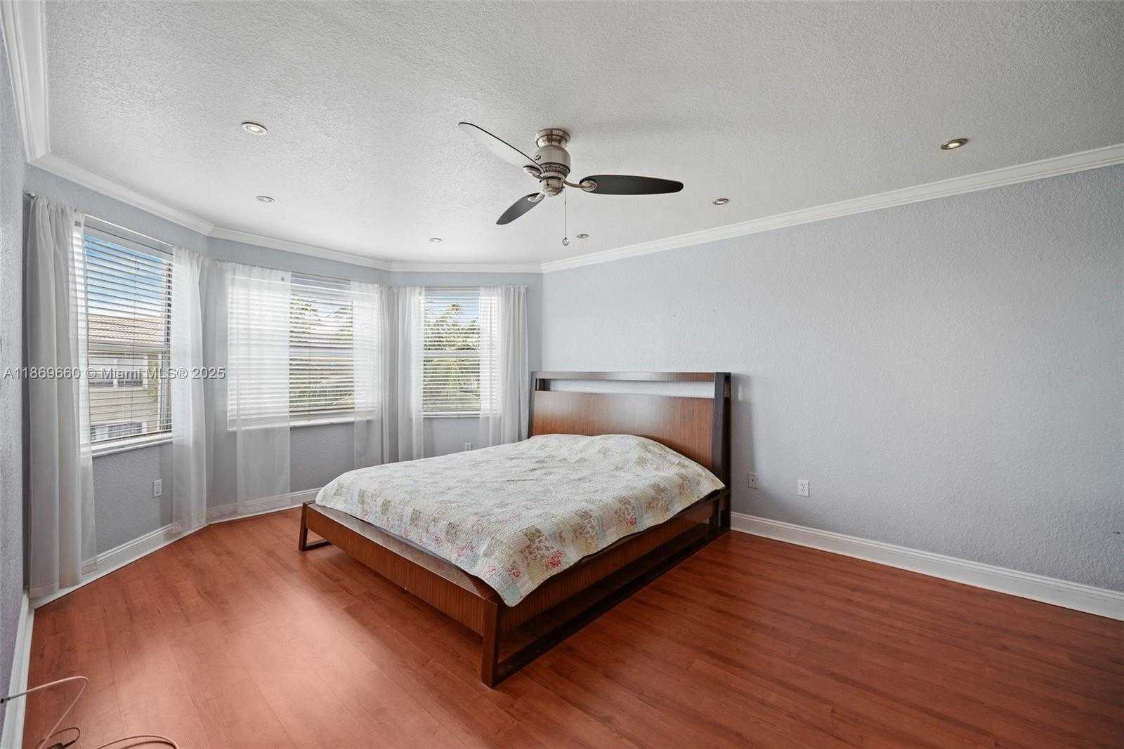 Small Image of 15376 NORTH WEST 14TH MNR, Pembroke Pines Number 22