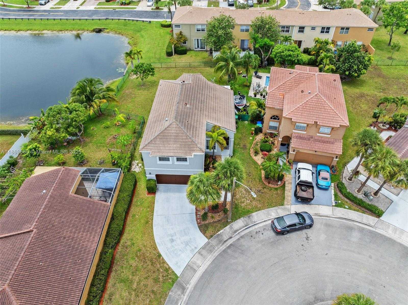 Small Image of 15376 NORTH WEST 14TH MNR, Pembroke Pines Number 3