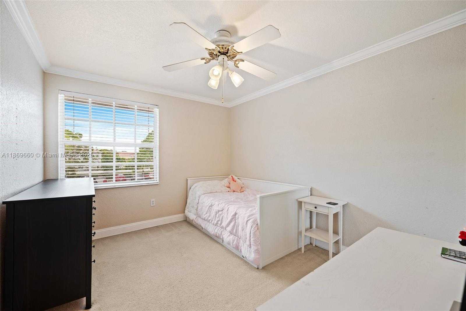 Small Image of 15376 NORTH WEST 14TH MNR, Pembroke Pines Number 30