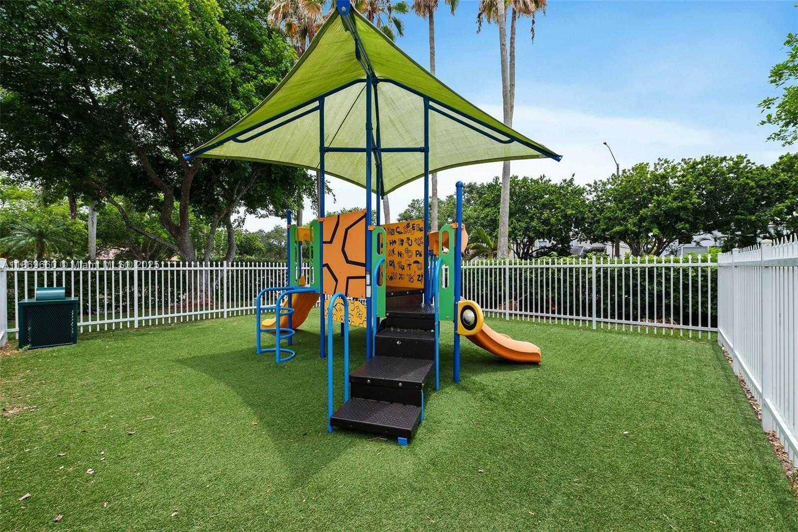 Small Image of 15376 NORTH WEST 14TH MNR, Pembroke Pines Number 38