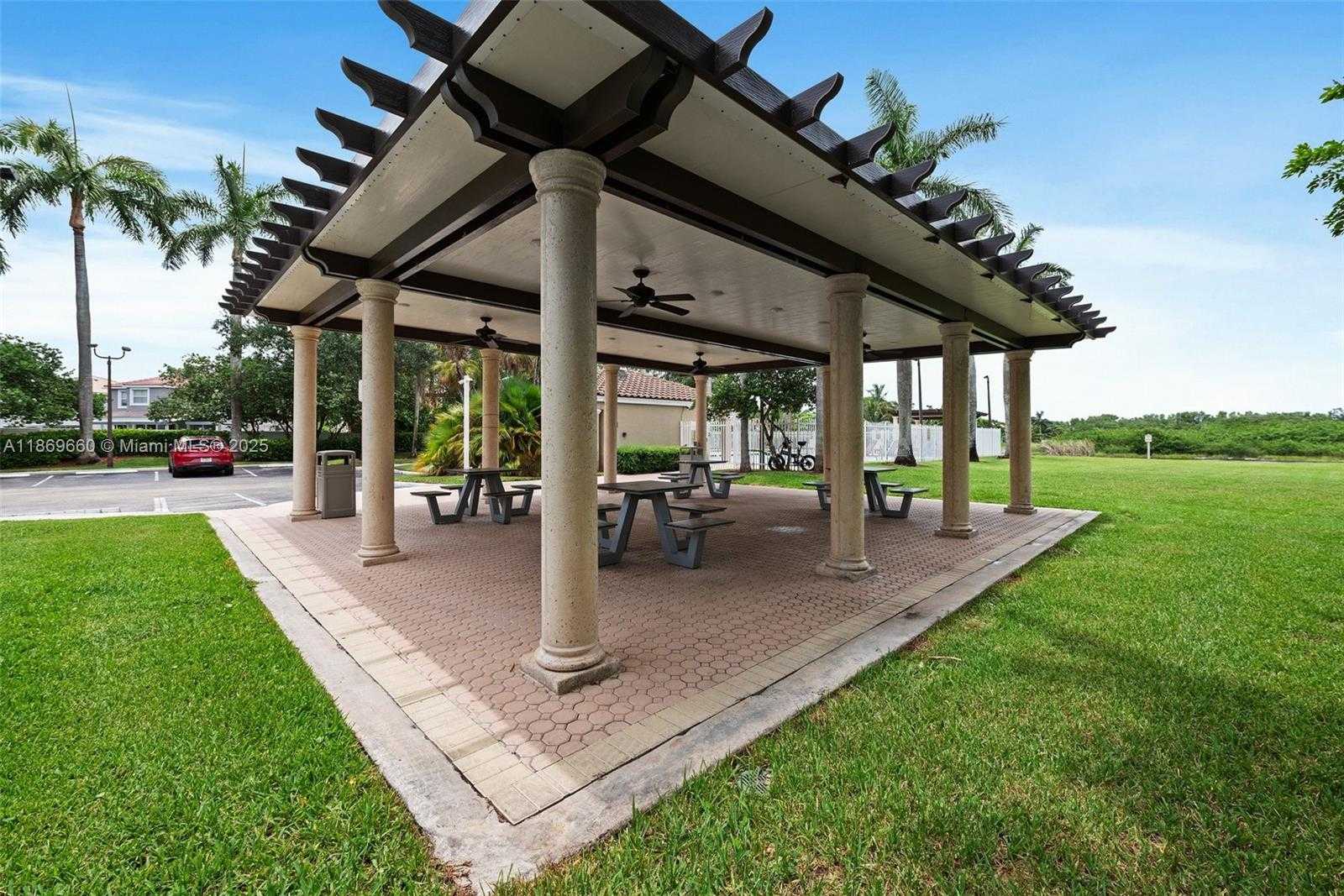 Small Image of 15376 NORTH WEST 14TH MNR, Pembroke Pines Number 39