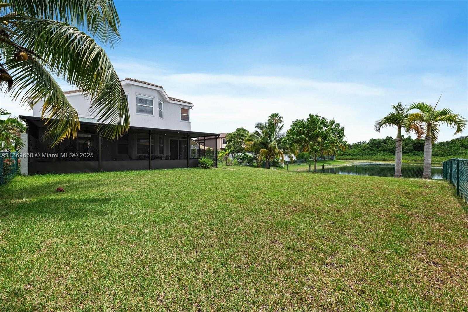 Small Image of 15376 NORTH WEST 14TH MNR, Pembroke Pines Number 4
