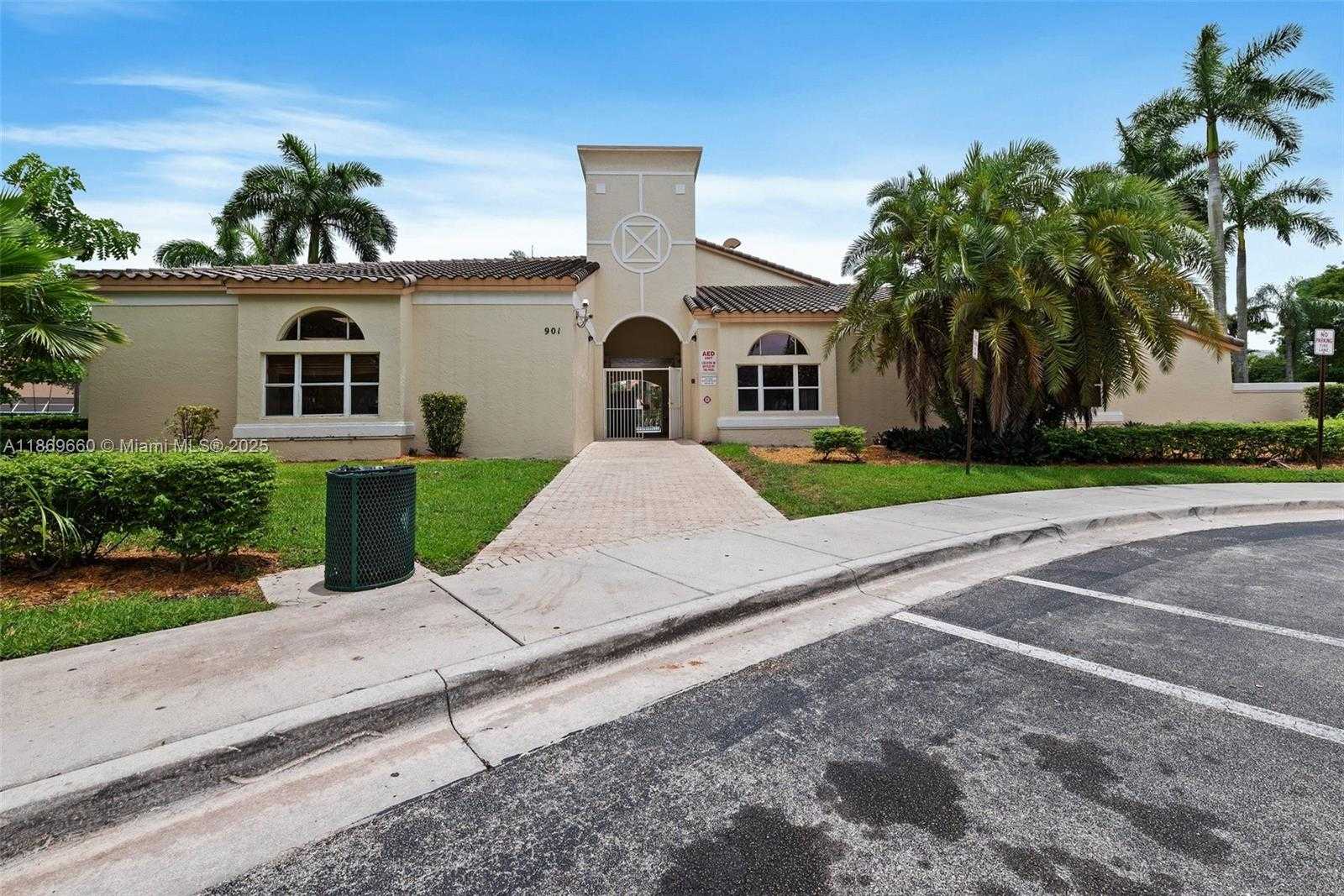 Small Image of 15376 NORTH WEST 14TH MNR, Pembroke Pines Number 40