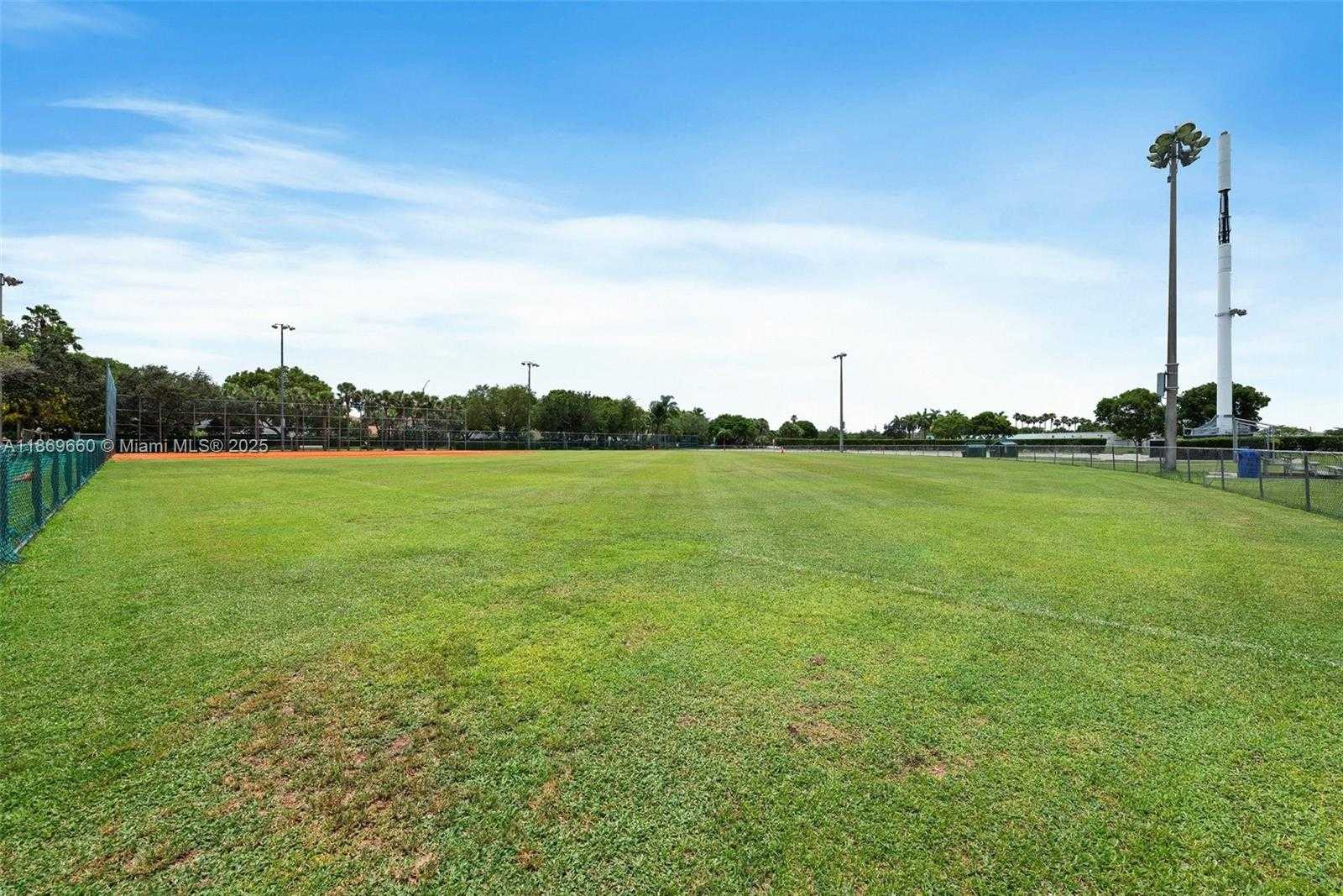 Small Image of 15376 NORTH WEST 14TH MNR, Pembroke Pines Number 44