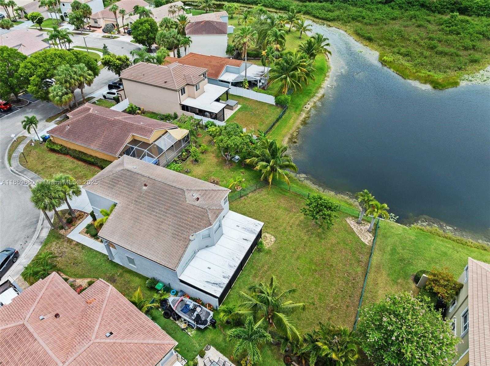Small Image of 15376 NORTH WEST 14TH MNR, Pembroke Pines Number 5