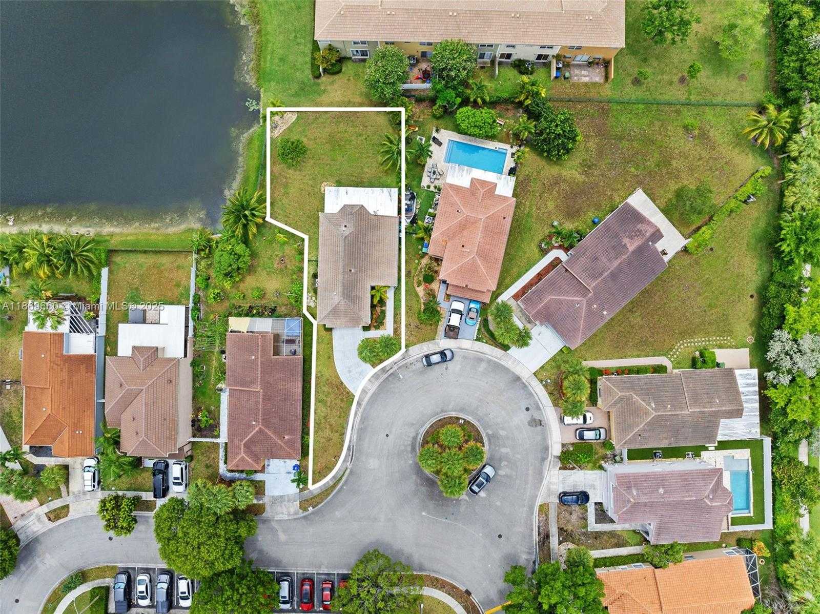 Small Image of 15376 NORTH WEST 14TH MNR, Pembroke Pines Number 7