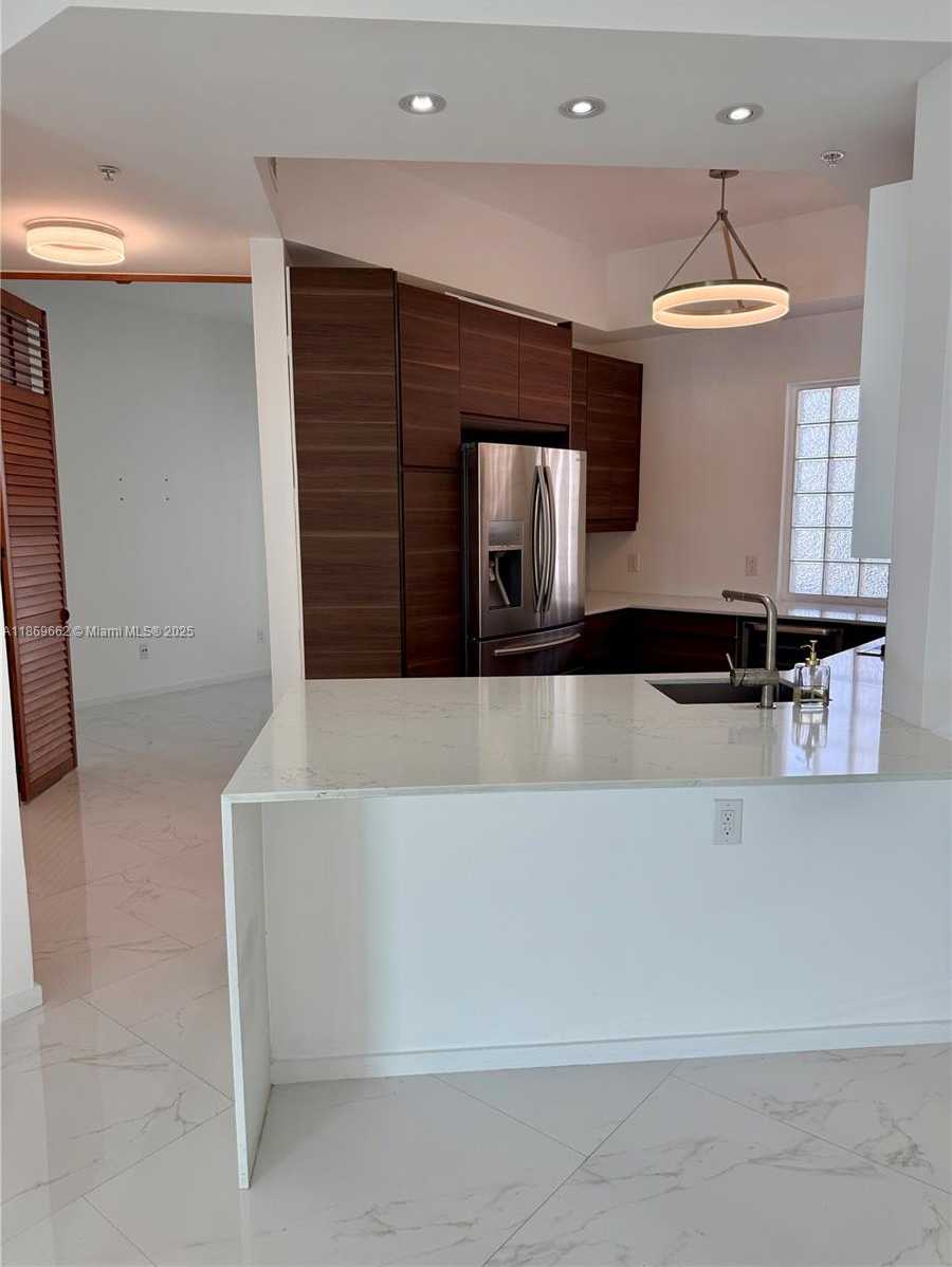 Small Image of 140 MERIDIAN AVE #343, Miami Beach Number 2