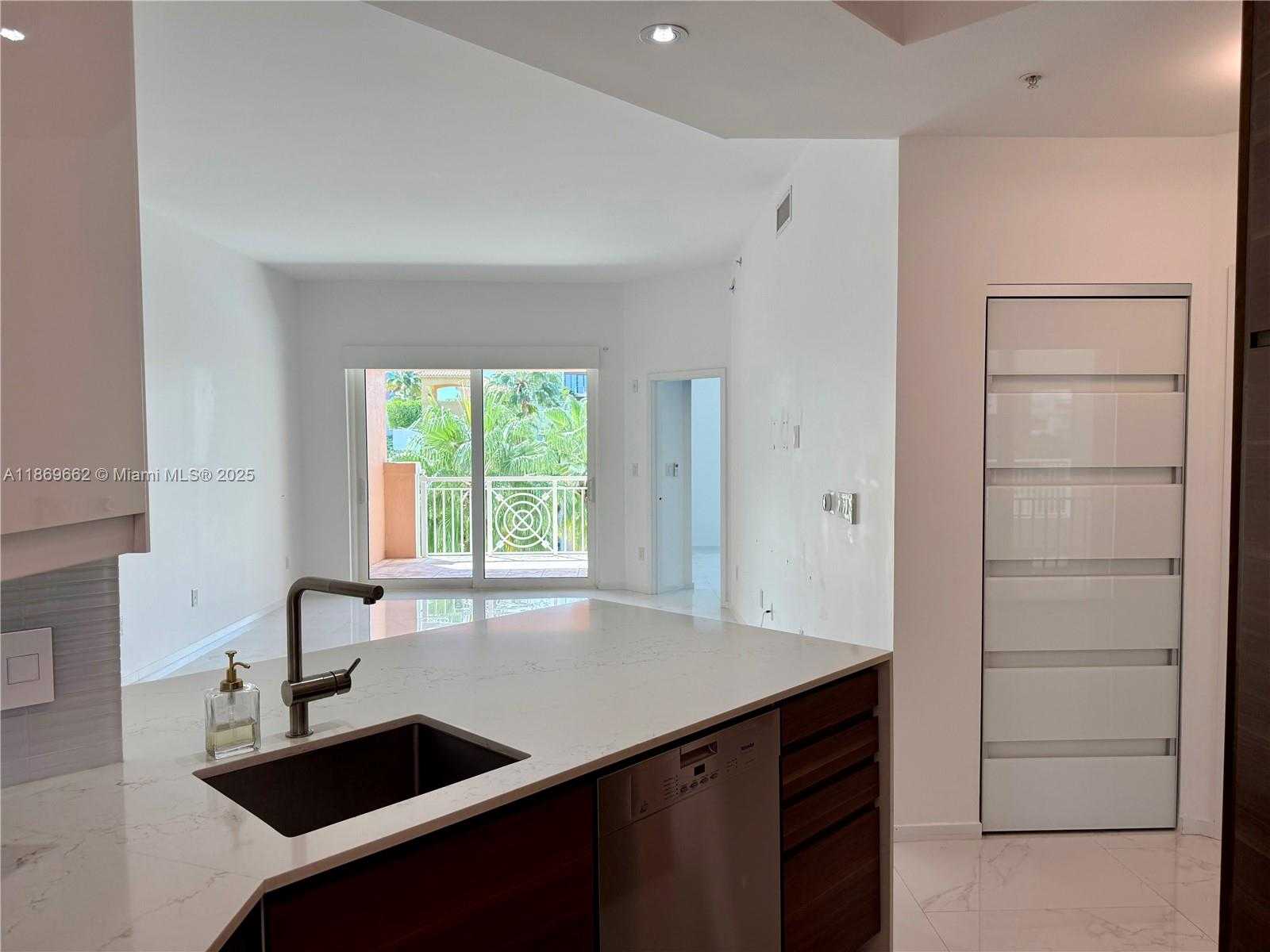 Small Image of 140 MERIDIAN AVE #343, Miami Beach Number 4