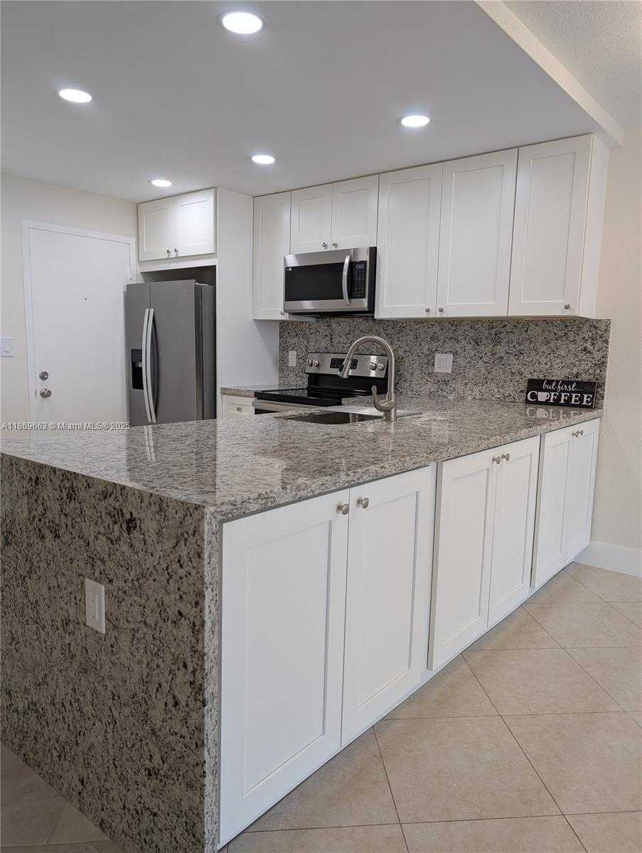 Small Image of 1830 DIXIEANNA ST #602, Hollywood Number 9