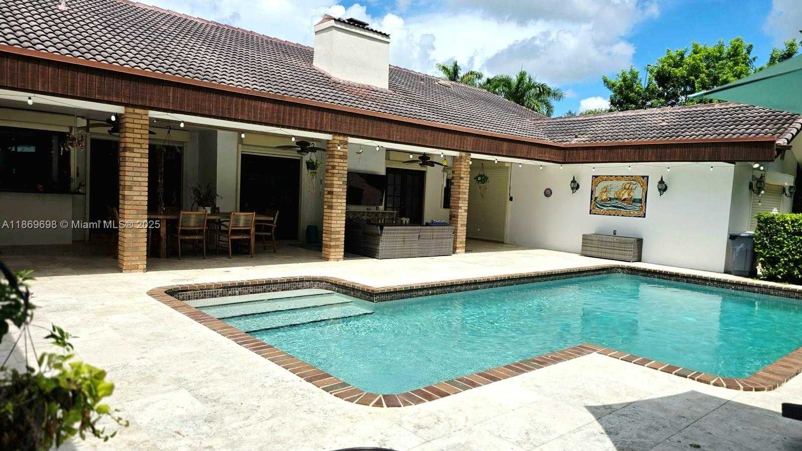 Small Image of 15305 SOUTH WEST 74TH CT, Palmetto Bay Number 36