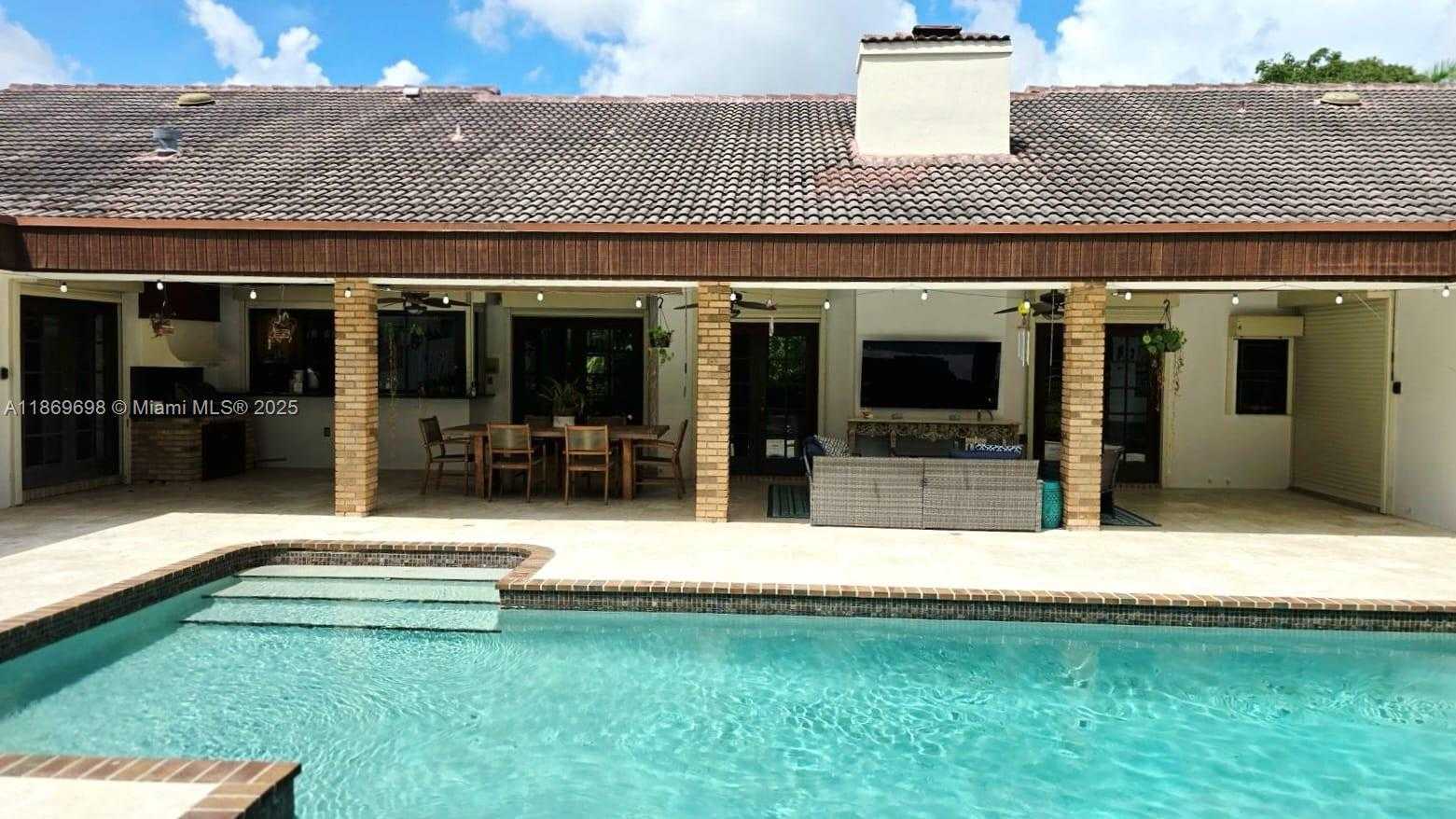 Small Image of 15305 SOUTH WEST 74TH CT, Palmetto Bay Number 4