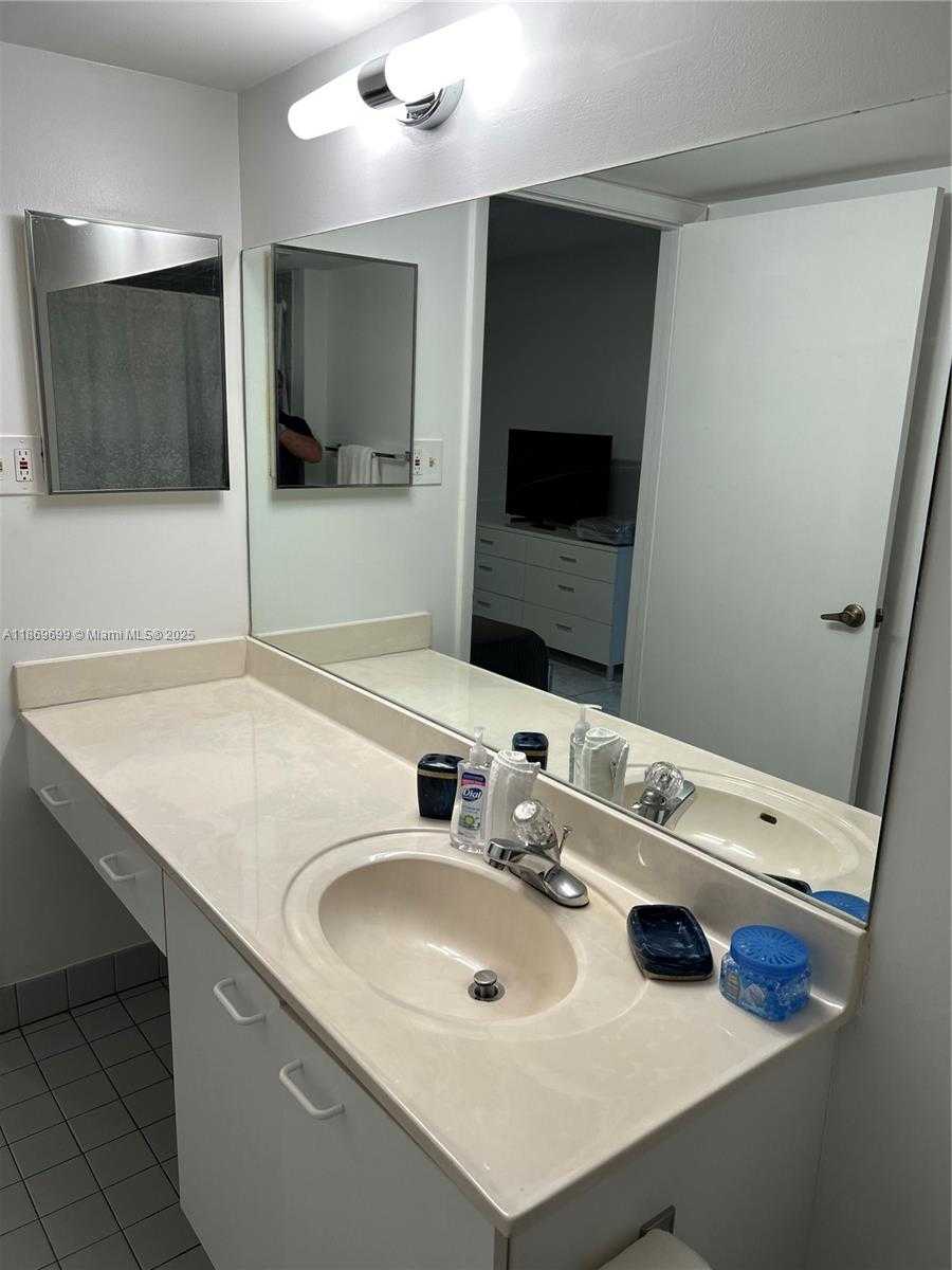 Small Image of 17801 NORTH BAY RD #203, Sunny Isles Beach Number 14