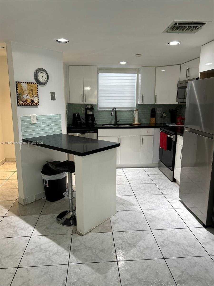 Small Image of 17801 NORTH BAY RD #203, Sunny Isles Beach Number 4