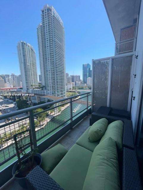 Small Image of 690 SOUTH WEST 1ST CT #1713, Miami Number 7