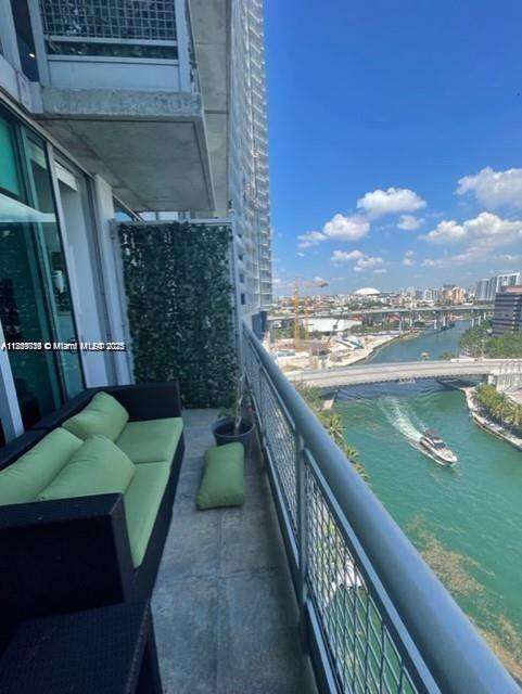 Small Image of 690 SOUTH WEST 1ST CT #1713, Miami Number 9