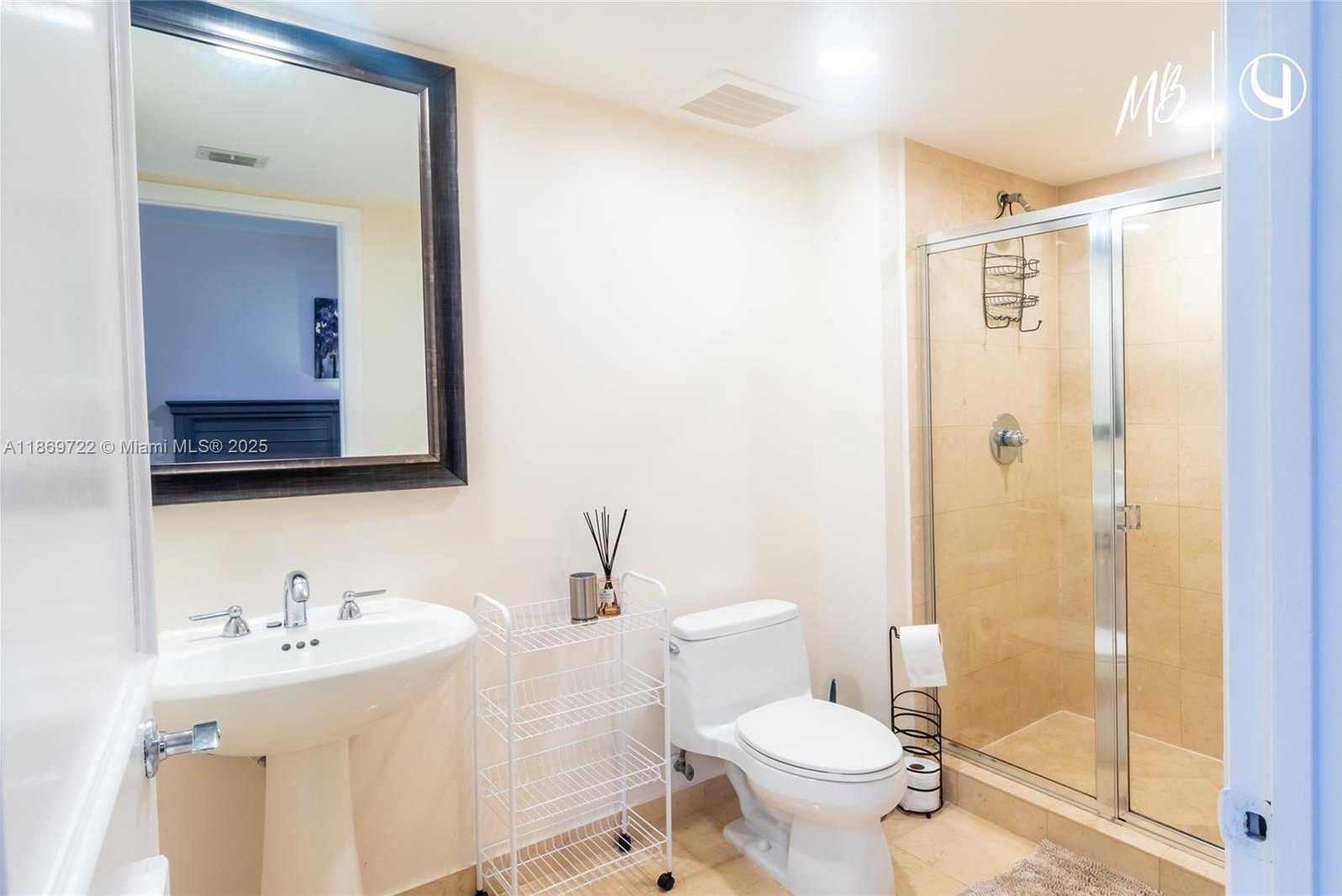Small Image of 1830 SOUTH OCEAN DR #2210, Hallandale Beach Number 3