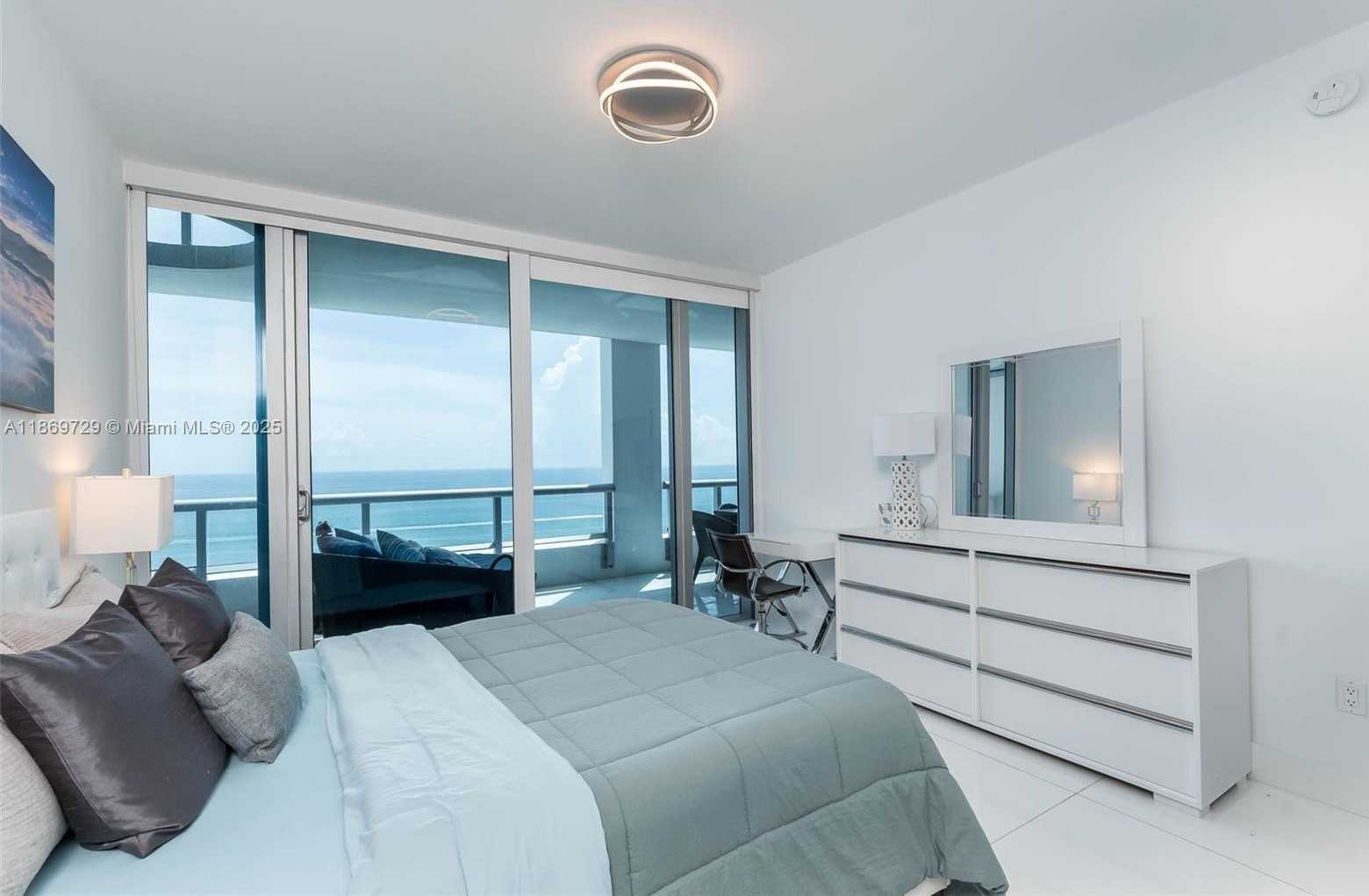 Small Image of 6799 COLLINS AVE #1704, Miami Beach Number 15