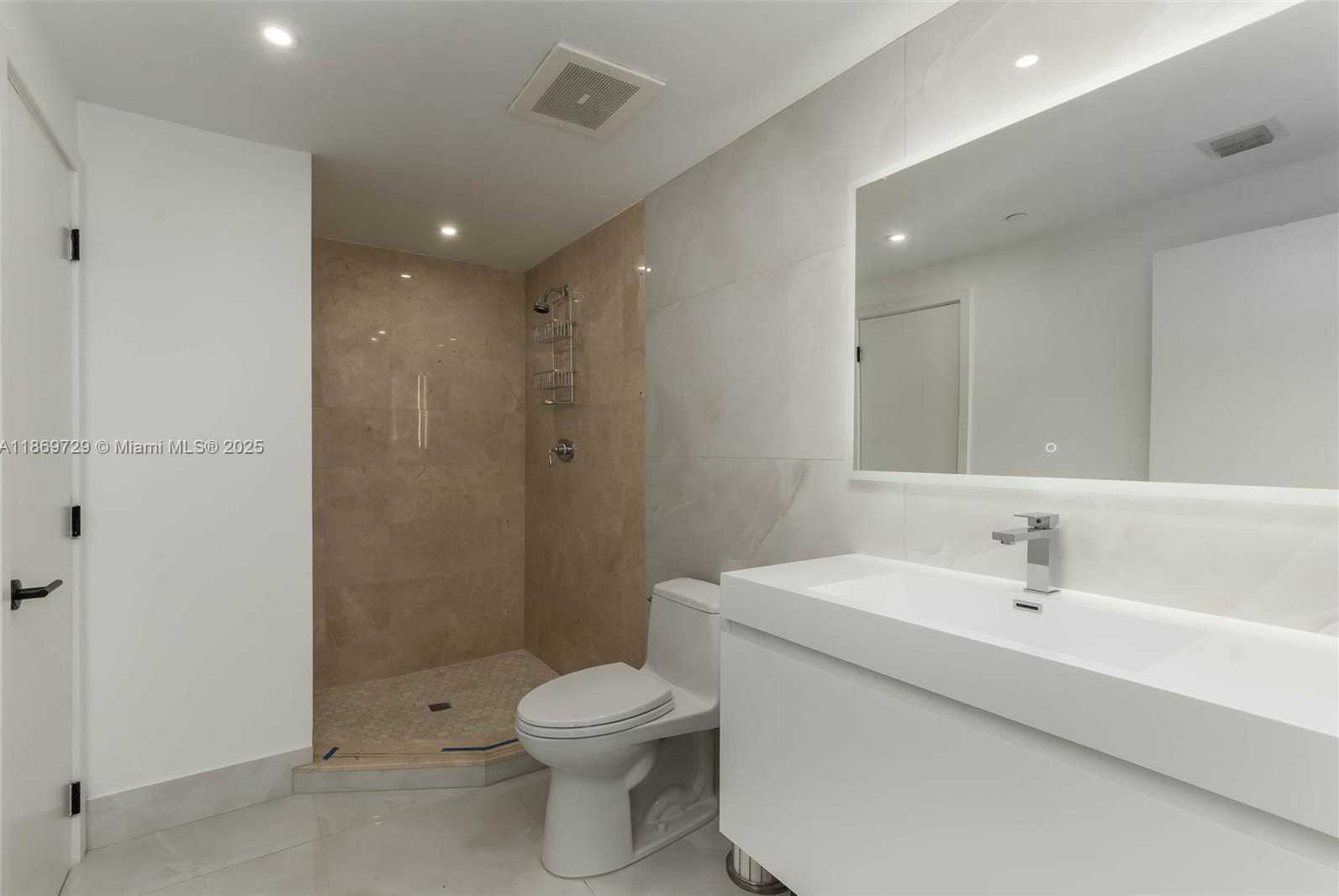 Small Image of 6799 COLLINS AVE #1704, Miami Beach Number 16