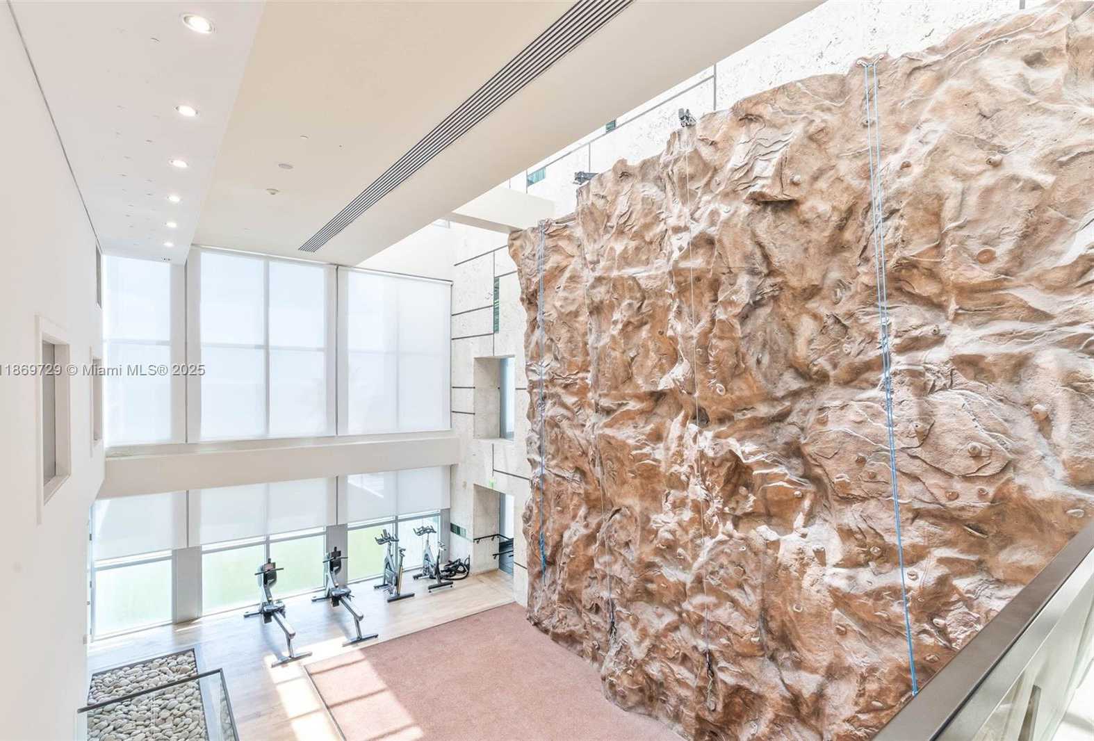 Small Image of 6799 COLLINS AVE #1704, Miami Beach Number 21
