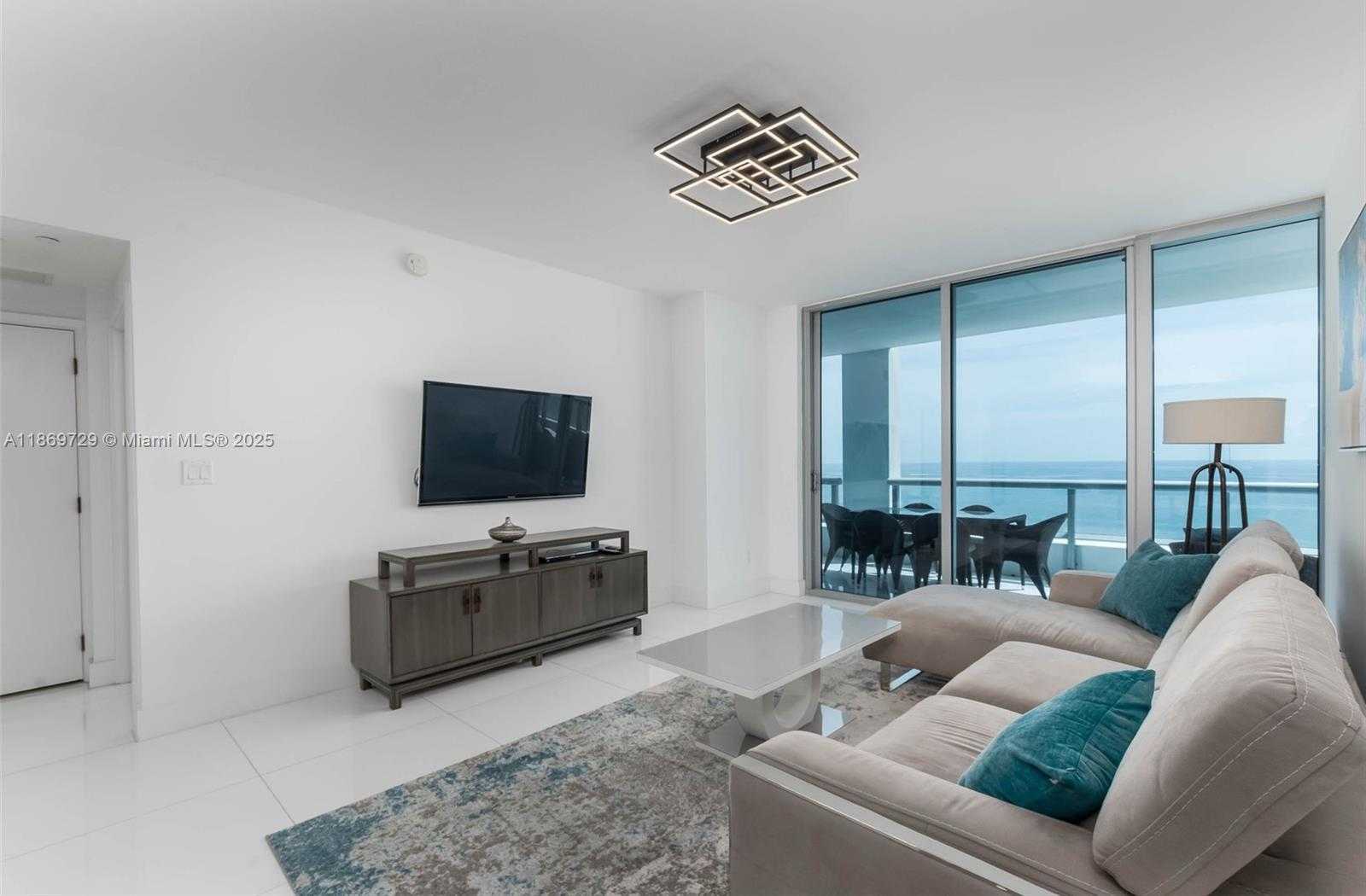 Small Image of 6799 COLLINS AVE #1704, Miami Beach Number 5