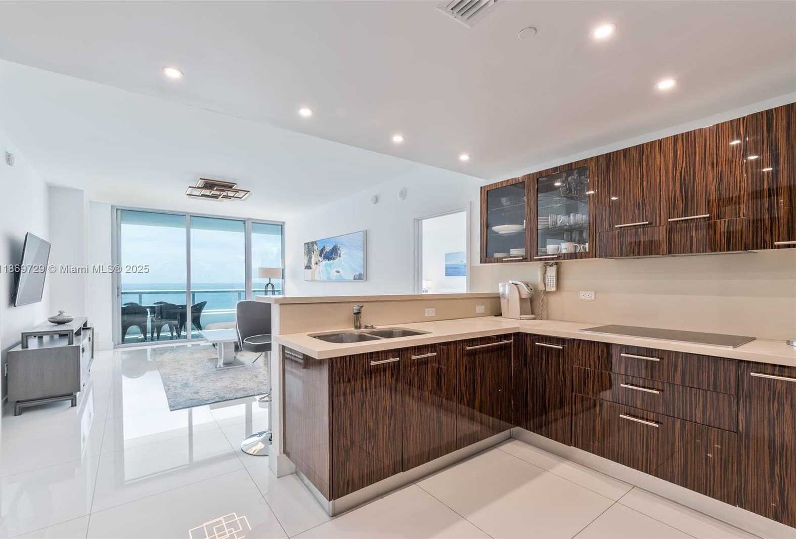 Small Image of 6799 COLLINS AVE #1704, Miami Beach Number 7