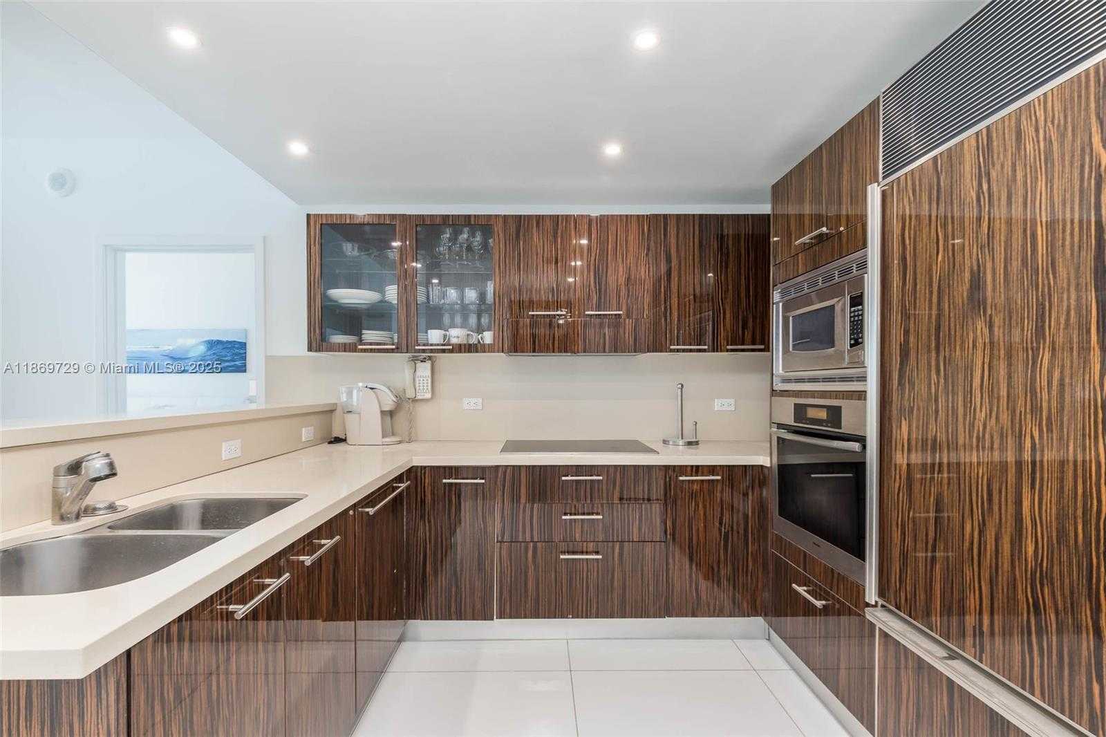 Small Image of 6799 COLLINS AVE #1704, Miami Beach Number 8