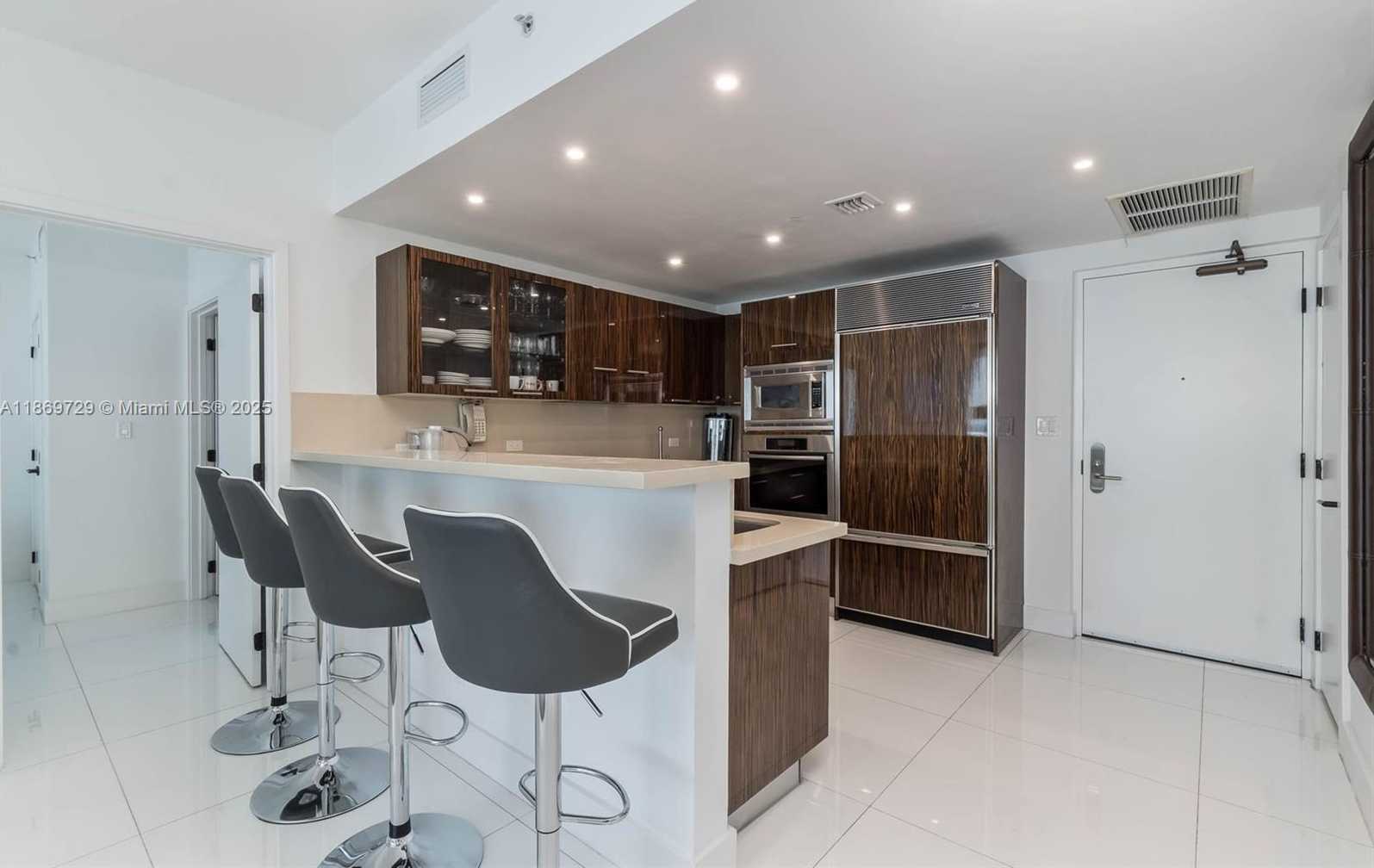 Small Image of 6799 COLLINS AVE #1704, Miami Beach Number 9