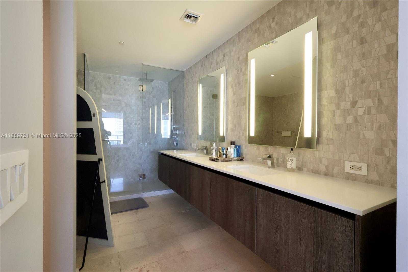 Small Image of 68 SOUTH EAST 6TH ST #3607, Miami Number 11