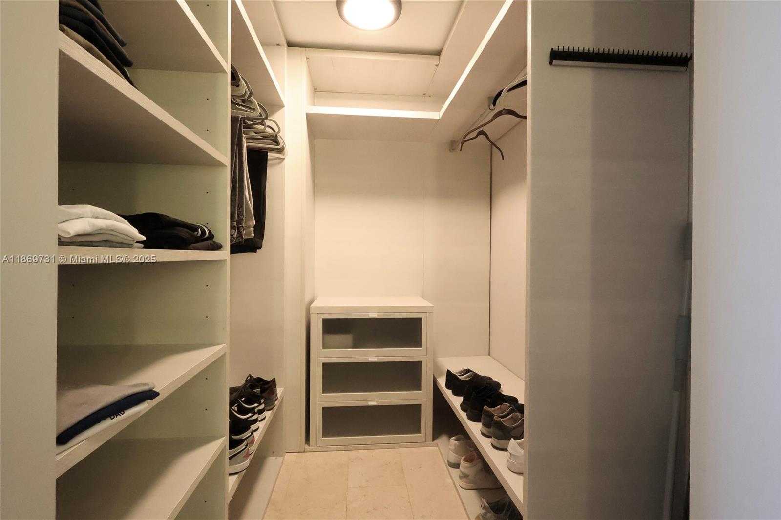 Small Image of 68 SOUTH EAST 6TH ST #3607, Miami Number 13