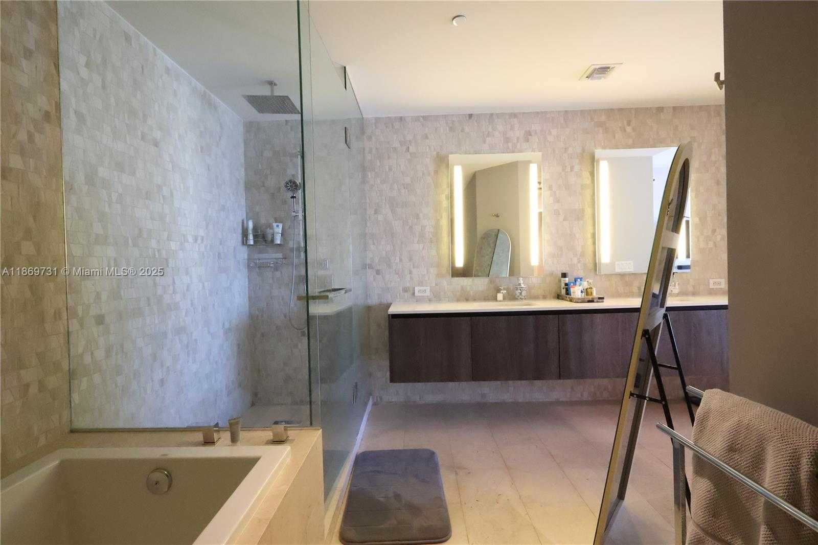 Small Image of 68 SOUTH EAST 6TH ST #3607, Miami Number 15