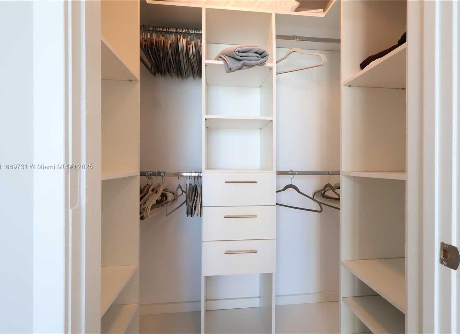 Small Image of 68 SOUTH EAST 6TH ST #3607, Miami Number 21